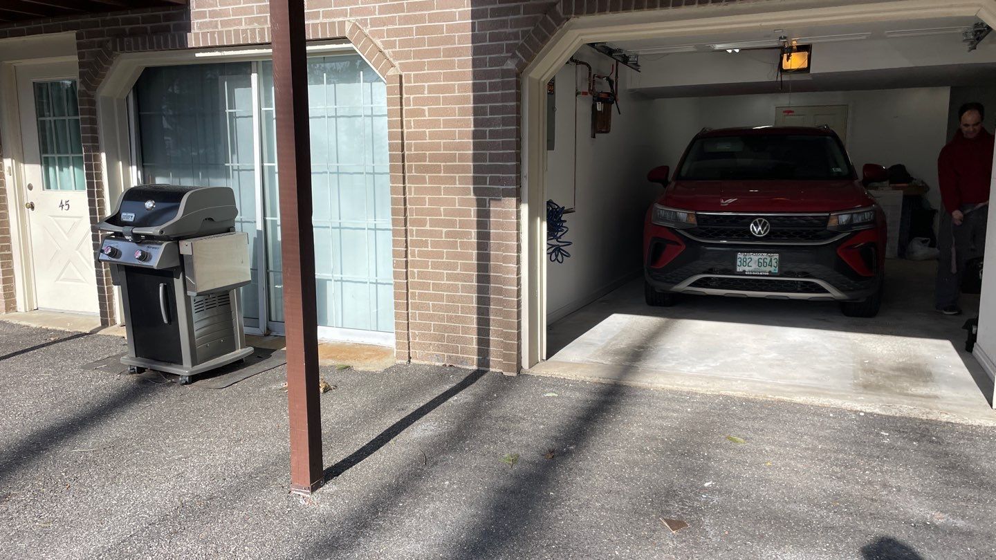 Garage in Nashua, NH 03063 by Symphony Concrete Coatings