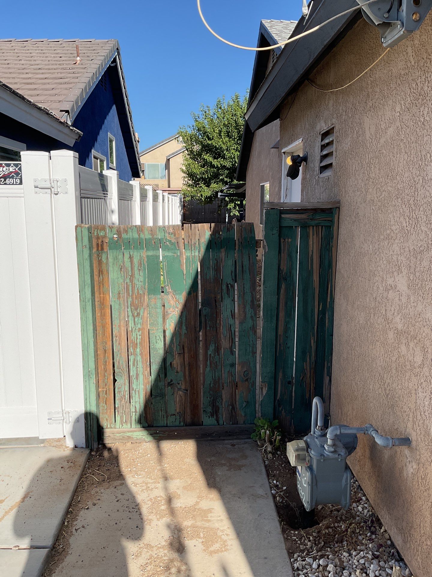 Fence Installation using Vinyl by Fence Guys Inc. 