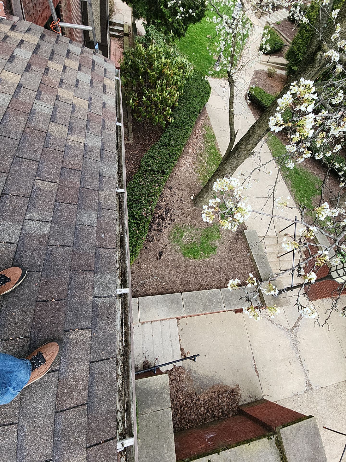 Commercial gutter cleaning Pittsburgh, PA after photo with clean gutters