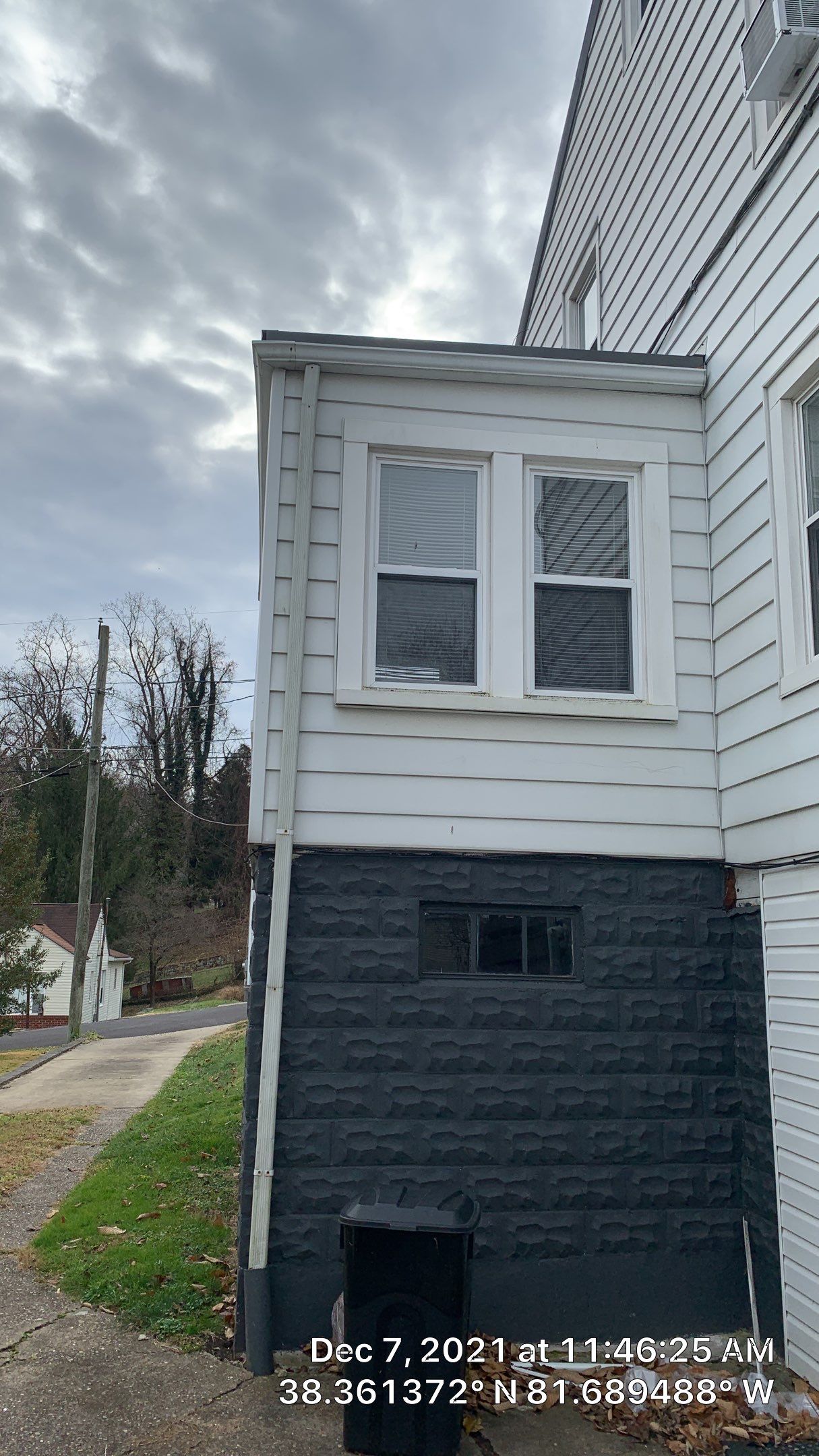 Siding Installation using Exterior Portfolio Portsmouth Vinyl Cedar Shakes by Secure Construction Company Inc
