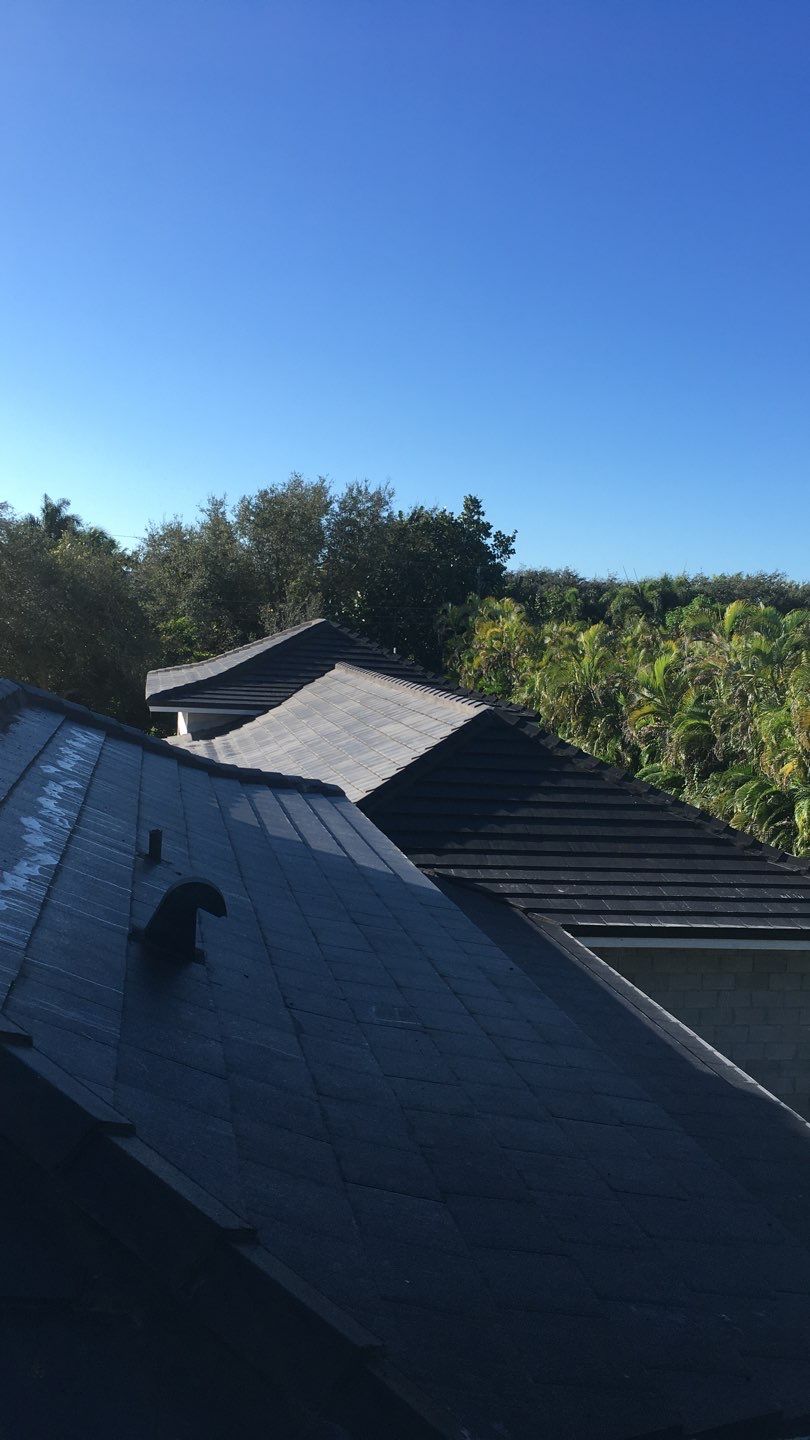 Crown Windsor Slate - Charcoal Black Color by Istueta Roofing