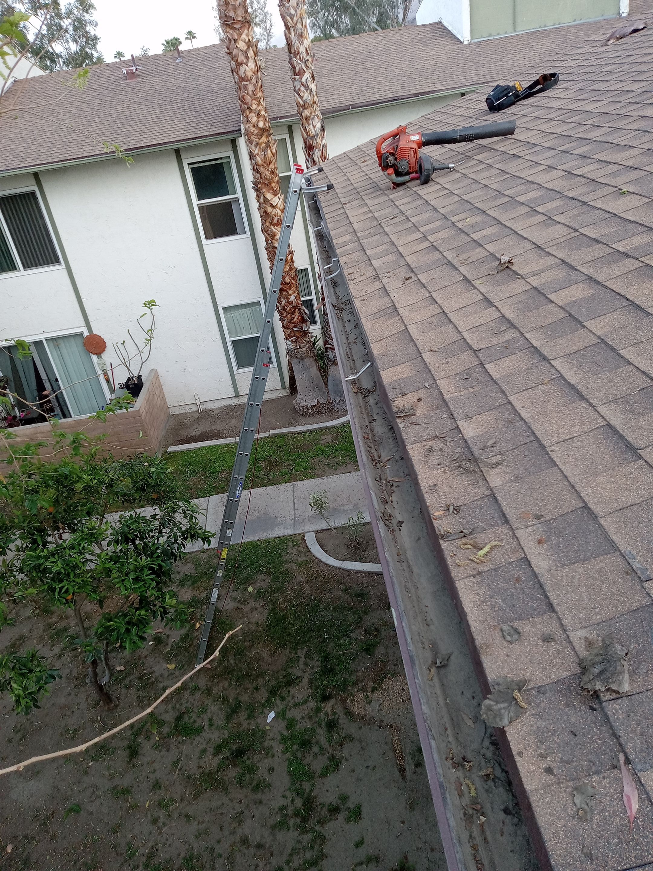 Commercial gutter cleaning Palm Springs & Coachella Valley, CA after photo with clean gutters