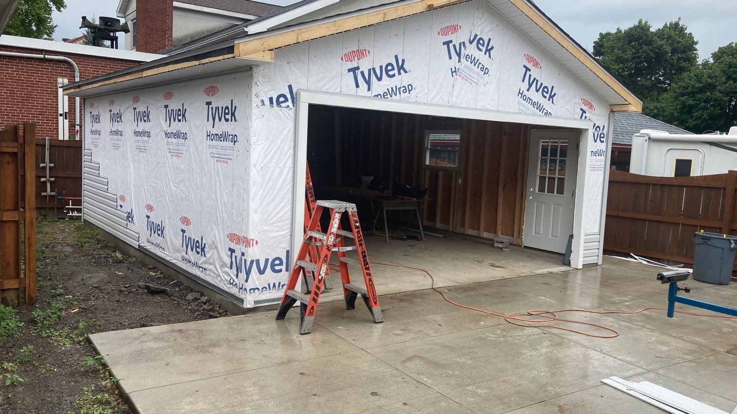 Garage by Ivy Lea Construction