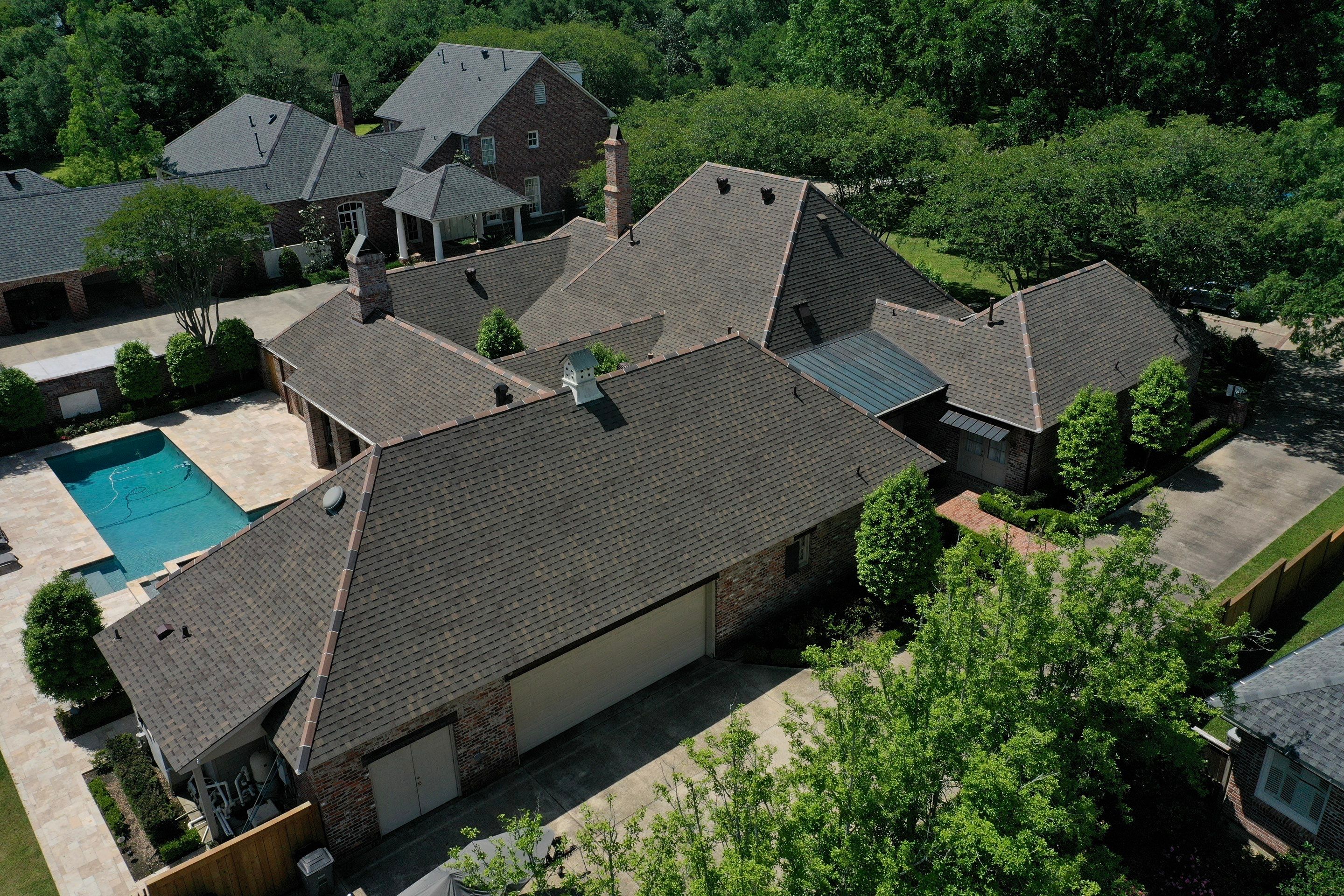 Atlas Pinnacle Pristine Weathered Shadow with Hecker V Ridge Tile by Top Team Construction