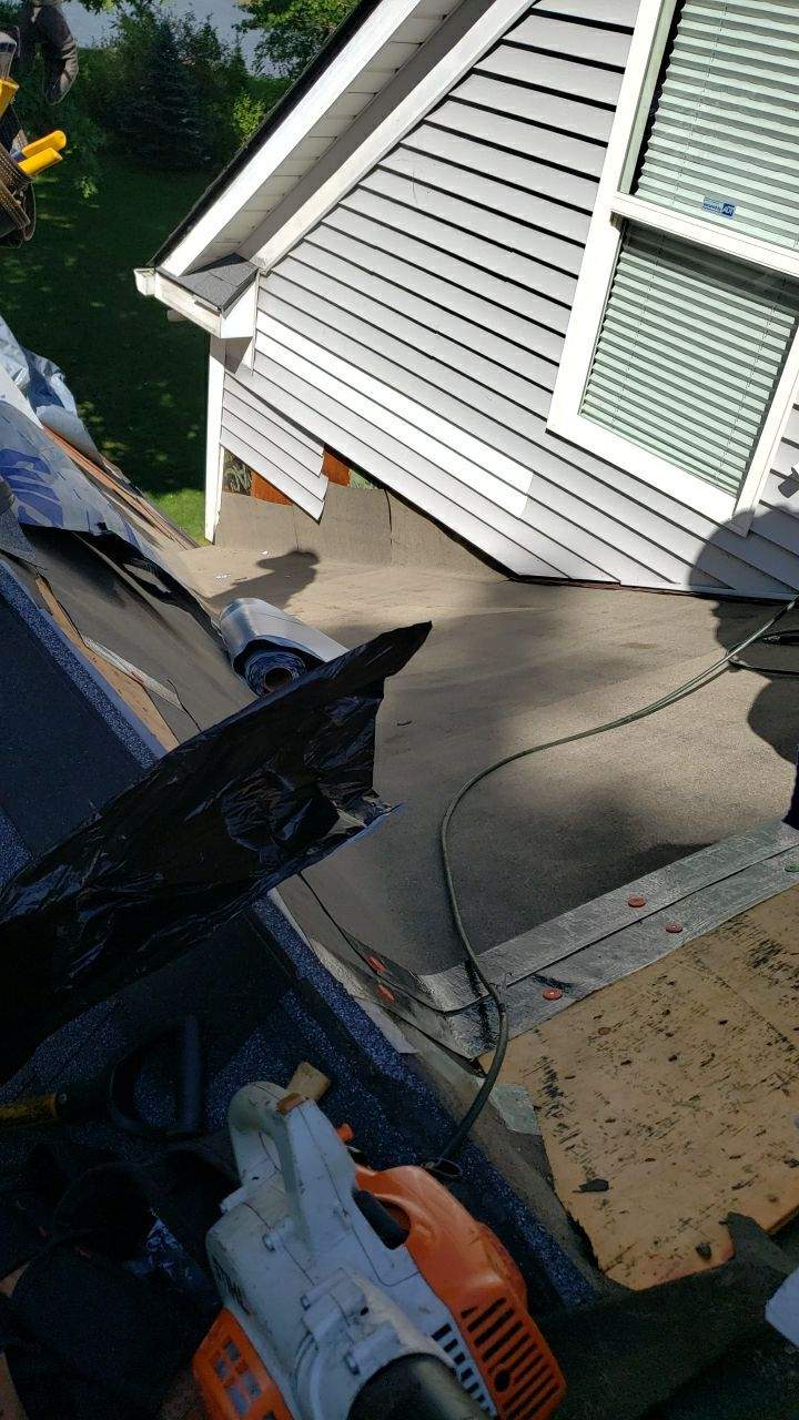 Brand: Atlas Pinnacle Color: Pristine Socthgard Pewter Drip: Black by Eagle Eye Roofing