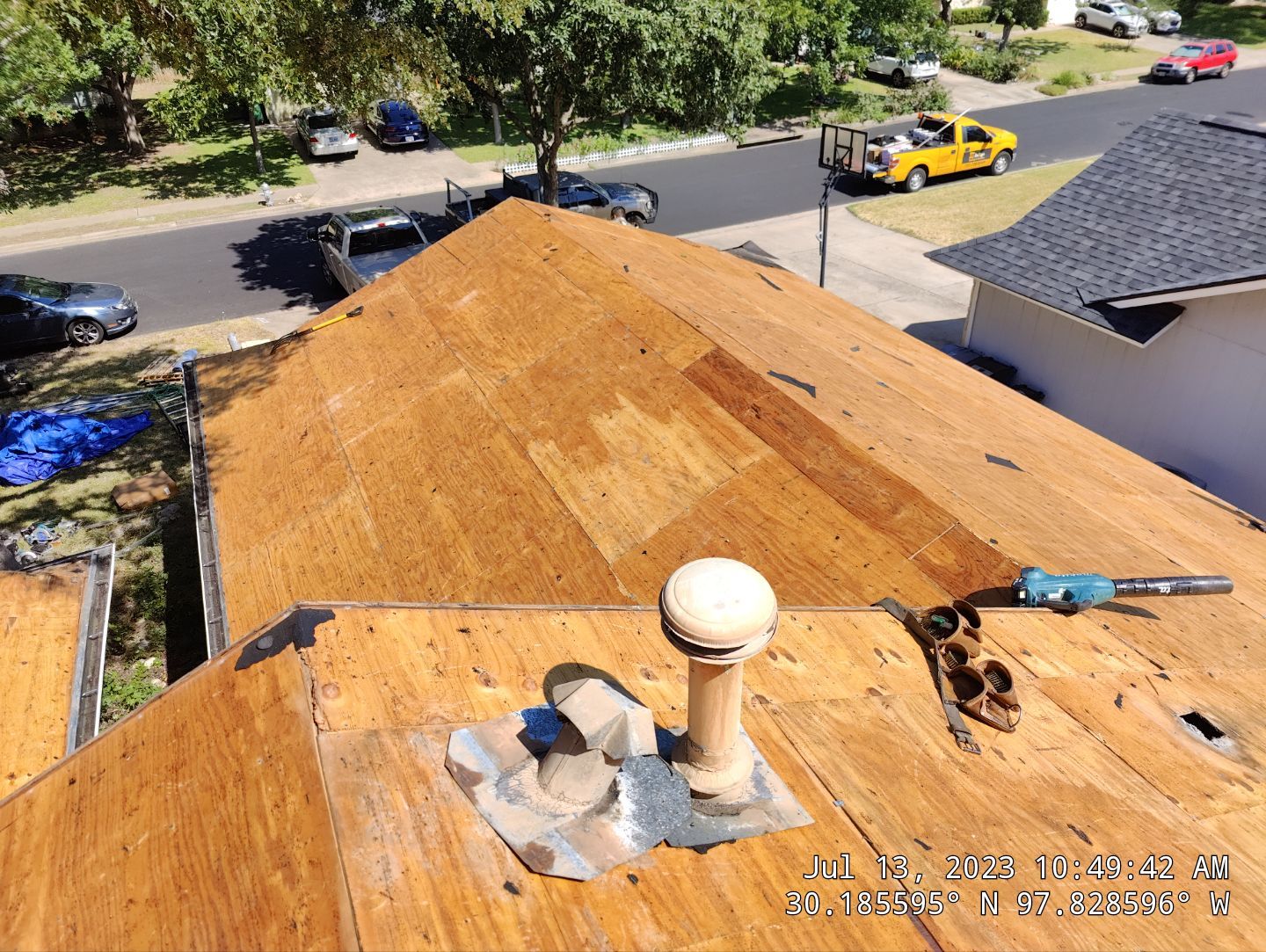 Residential Roofing Installation using Owens Corning Oakridge Estate Grey by DeZign Roofing & Exteriors