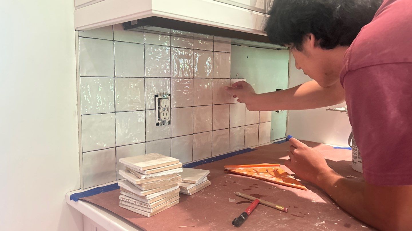 Brentwood Backsplash by Footprints Floors of Nashville