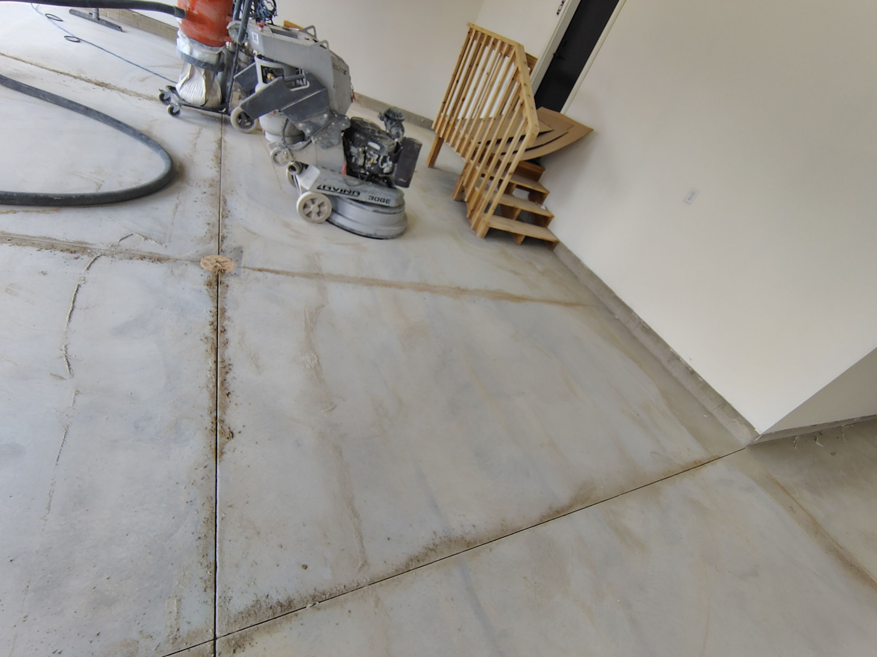 Sioux Falls Garage Floor Transformation with Gray Decorative Flake Coating by Select Painting, Coatings & Garage Cabinets