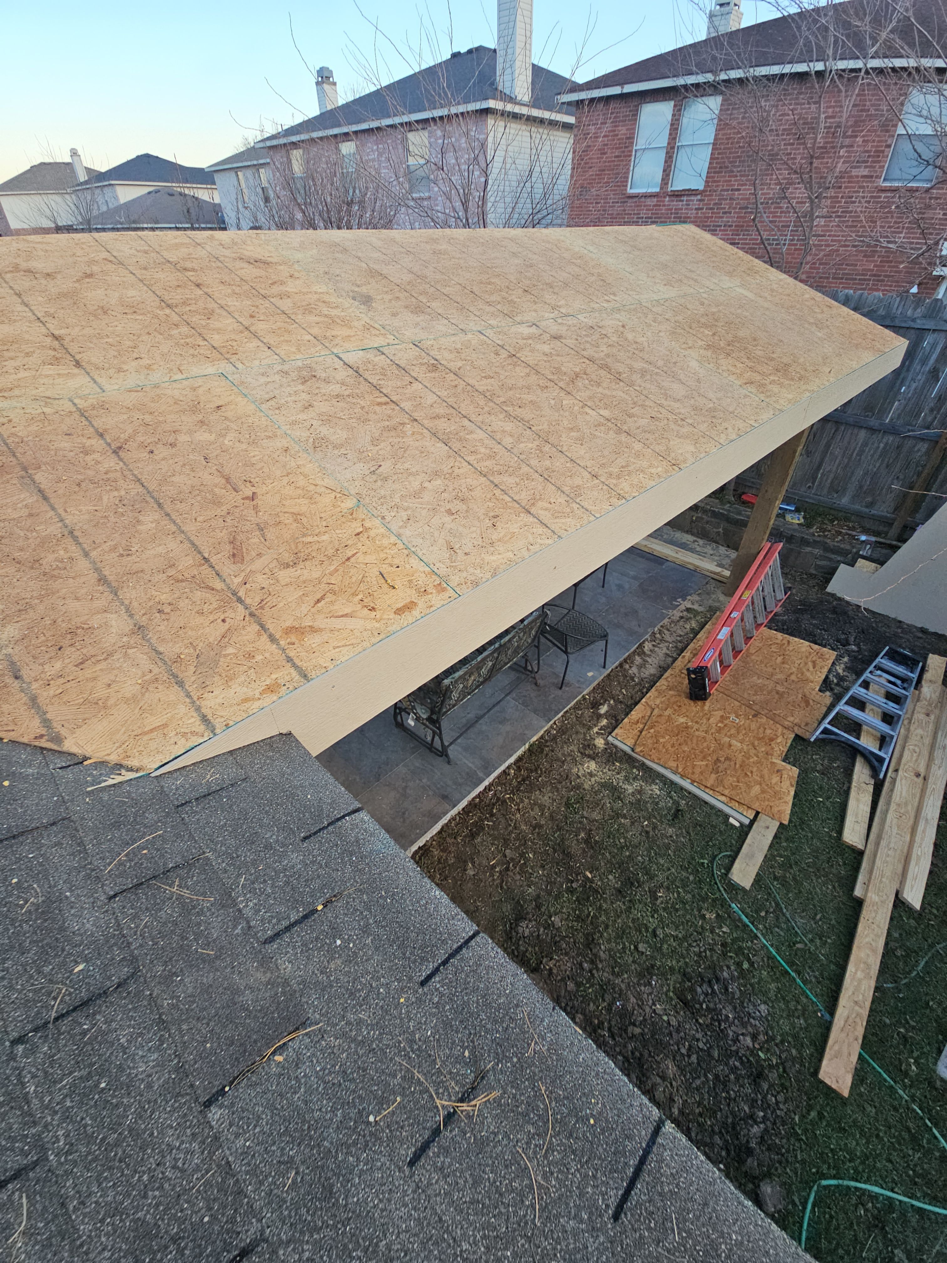 robledolinda-Patio Cover & Fence by road roofing llc