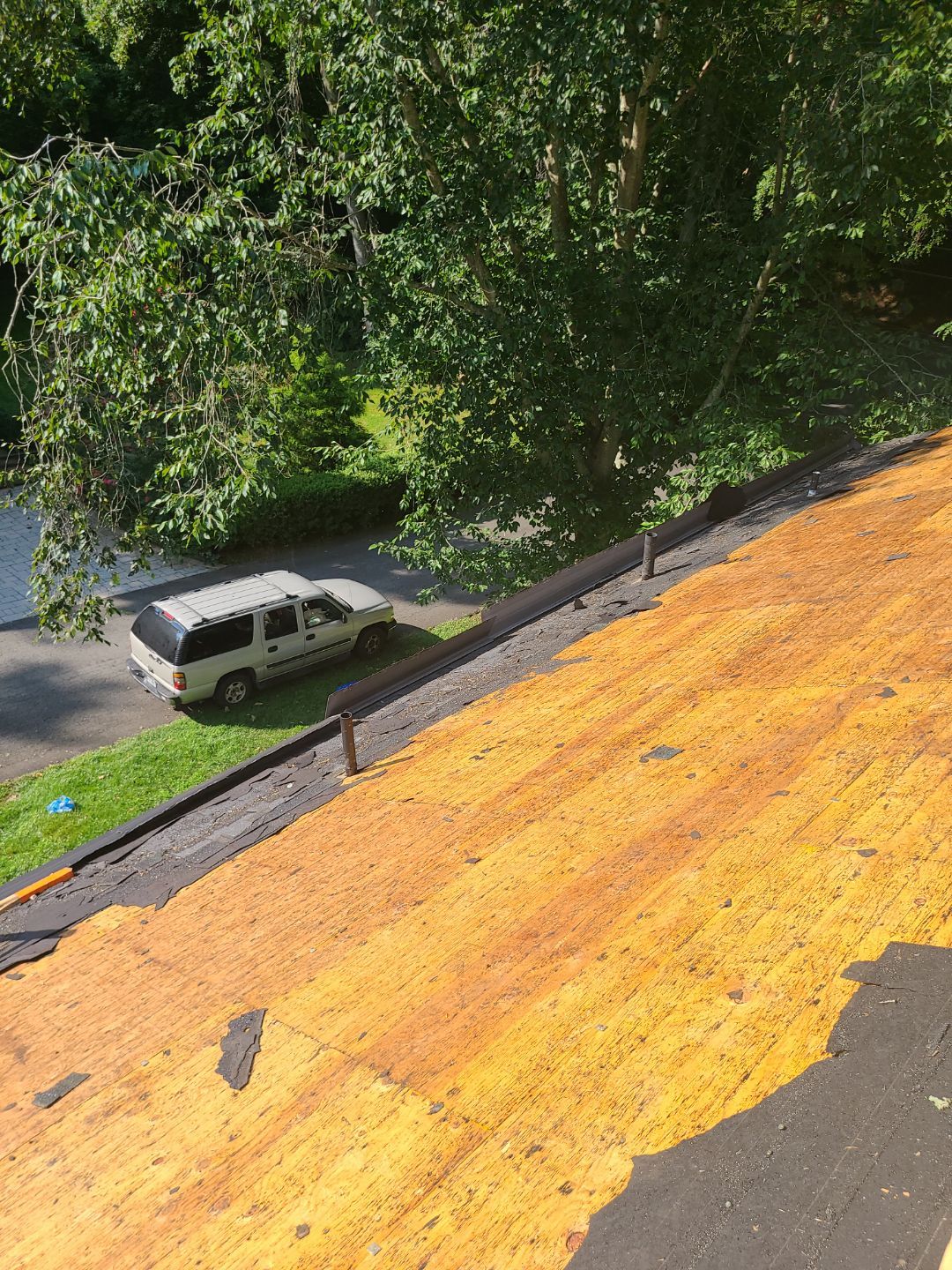 Oakton: Residential Roof Replacement with CertainTeed Landmark Designer Shingles in Pewter by RM Banning, Inc.