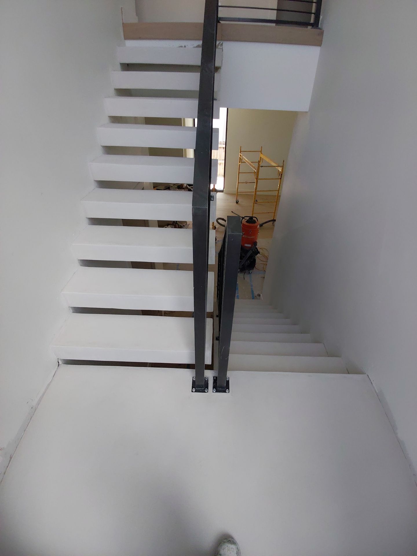 Floating Steps with microtopping by Seamless Surfaces