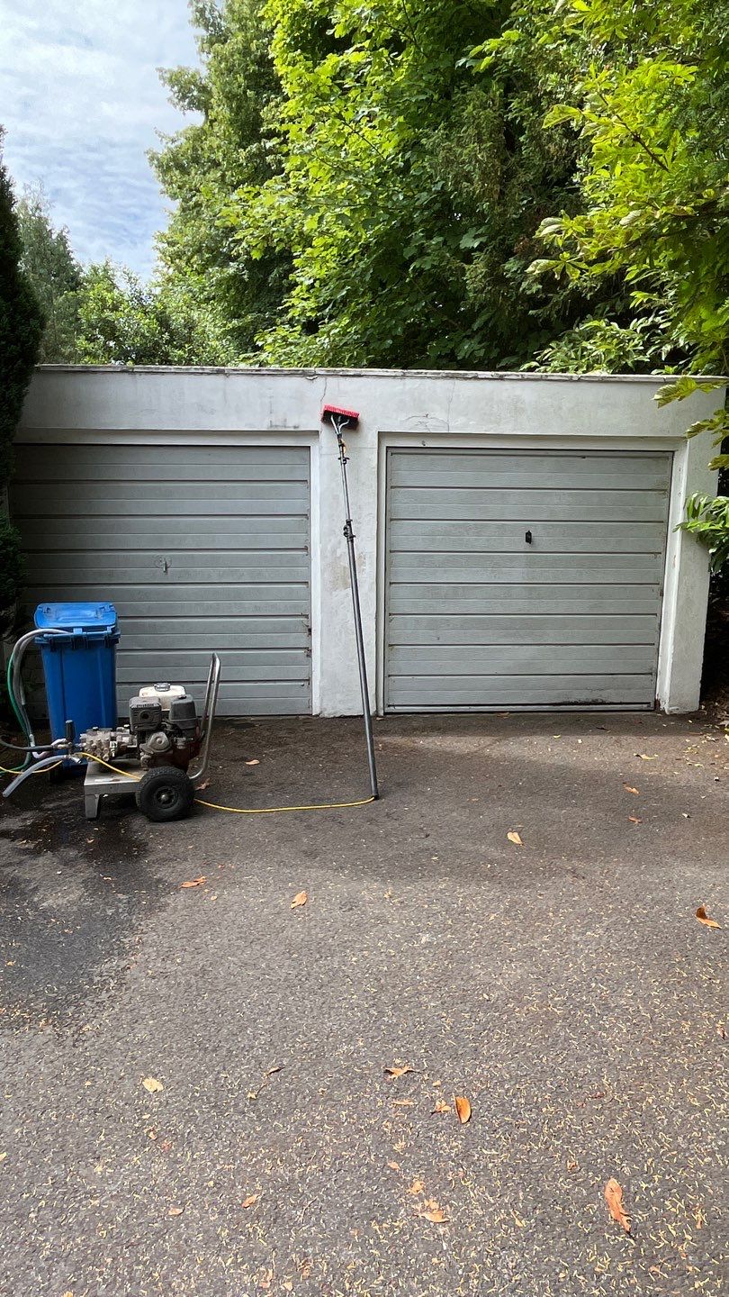 Render and patio clean using Pureseal Biocide by Ges Exterior Cleaning ltd