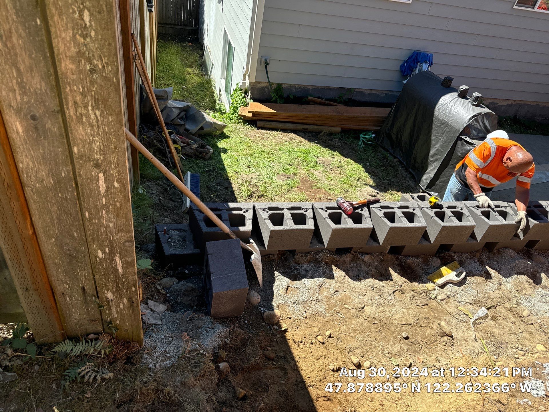 Jireh Outdoor Projects | Retaining Wall & Fence Build by Jireh Asphalt & Concrete Inc 