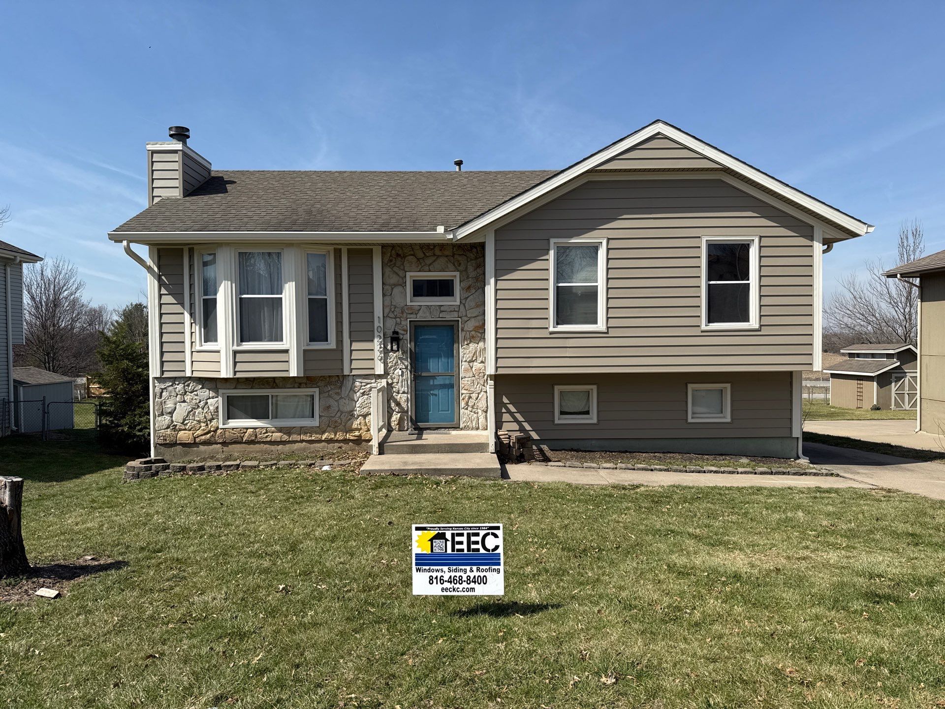 Kansas City Horizontal Vinyl Siding Installation for Split-Level Residence by EEC Windows, Siding & Roofing