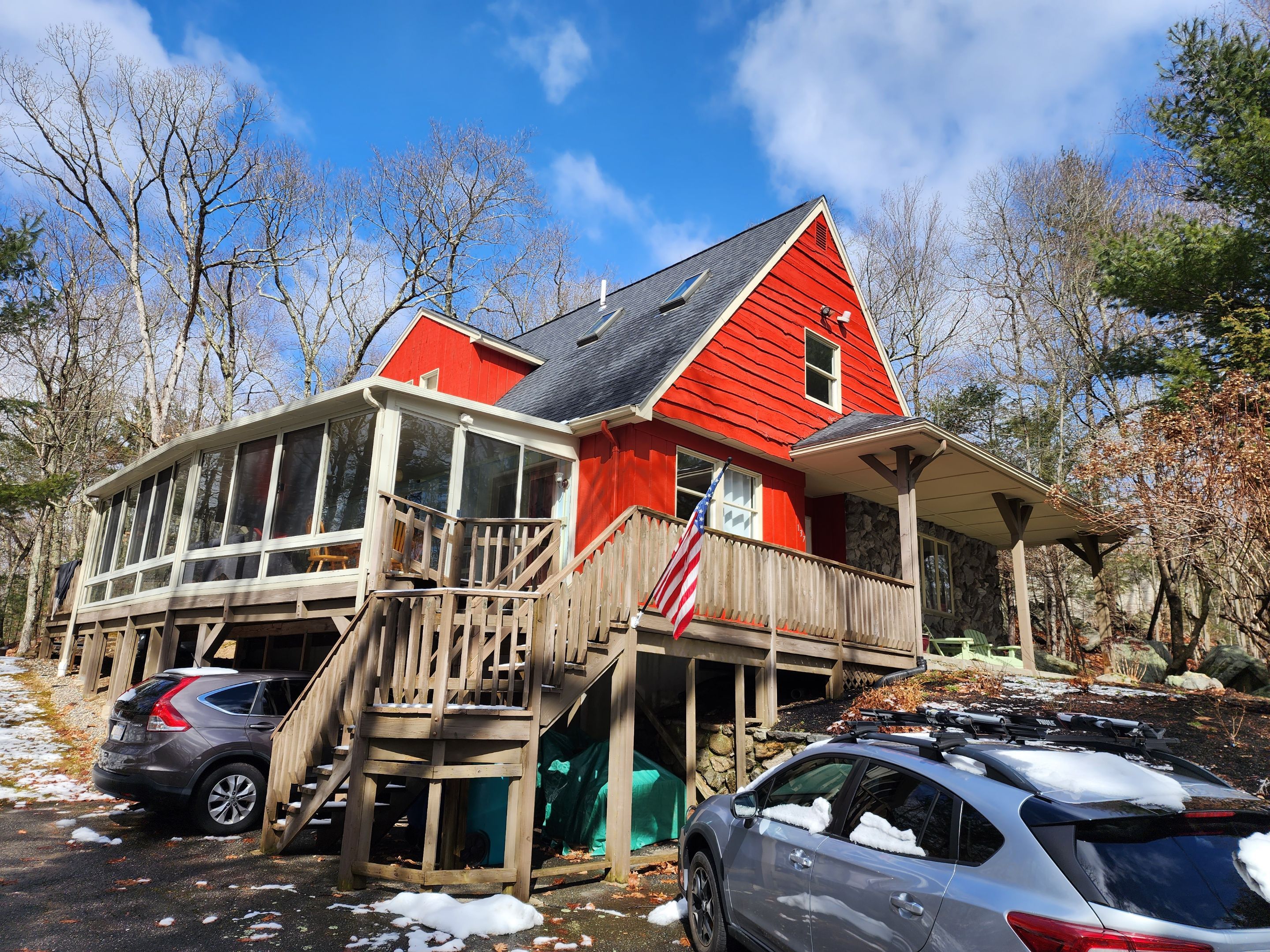 Vinyl siding with beige trim in Upton, MA by UBrothers Construction