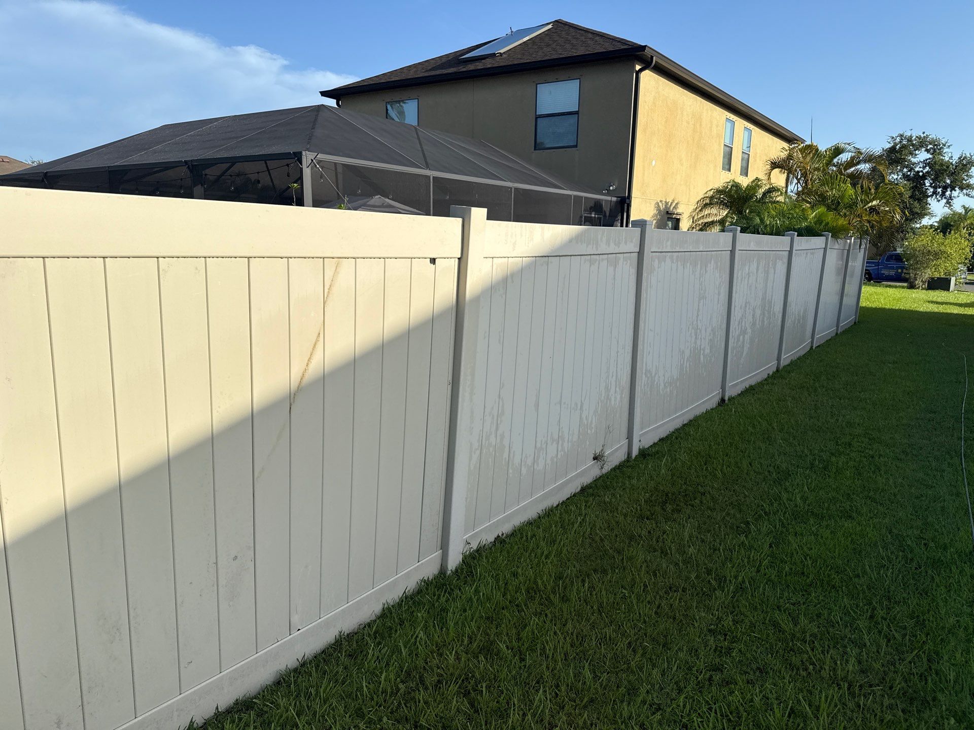 2-Story Stucco House Wash & Tan Vinyl Fence Cleaning | Sheffield Glen Palmetto, FL by Sunshine AquaWash