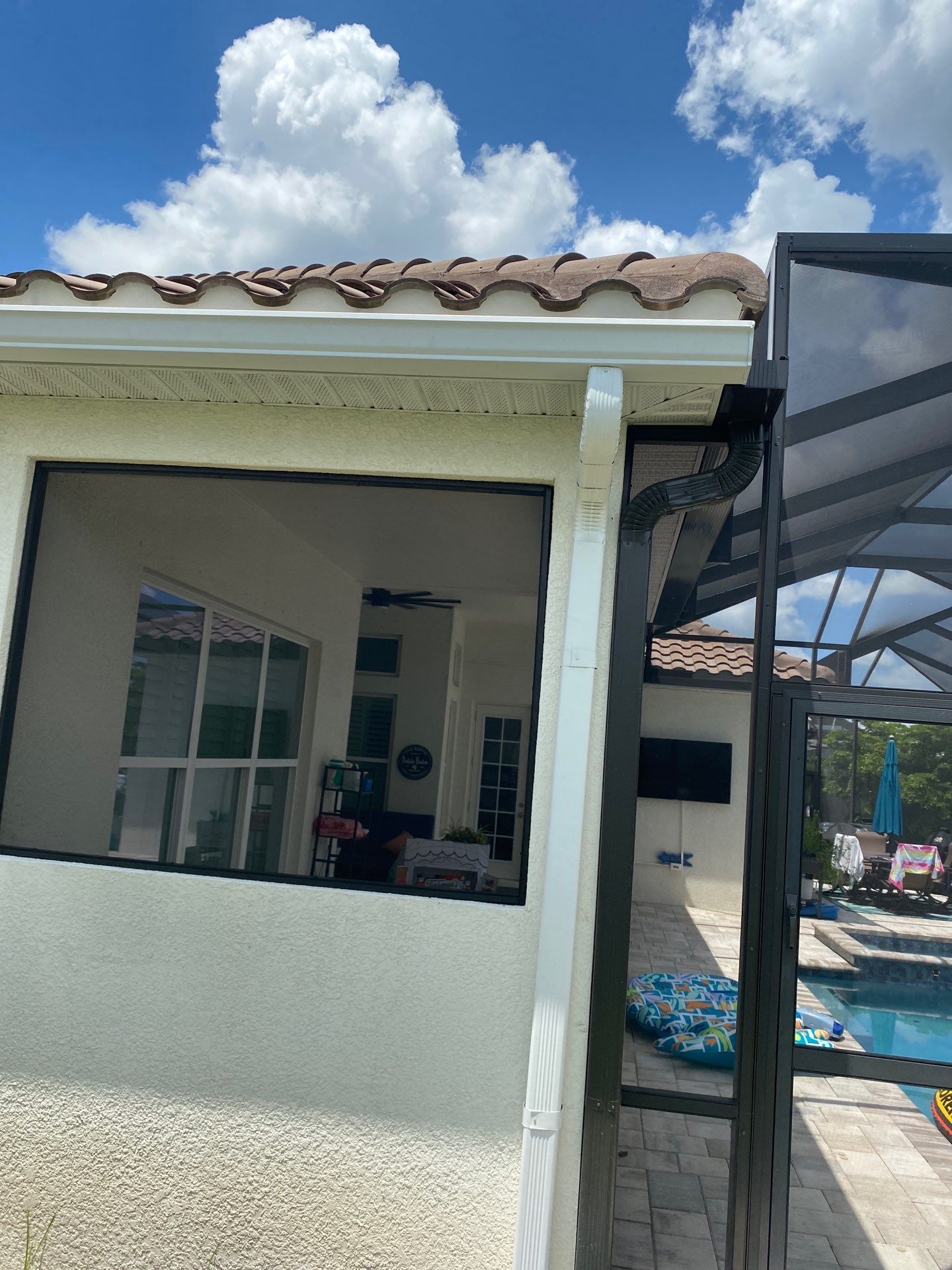 White K Style Seamless Gutters using 6 Inch Seamless Gutters in Sarasota FL by Gutter Professors