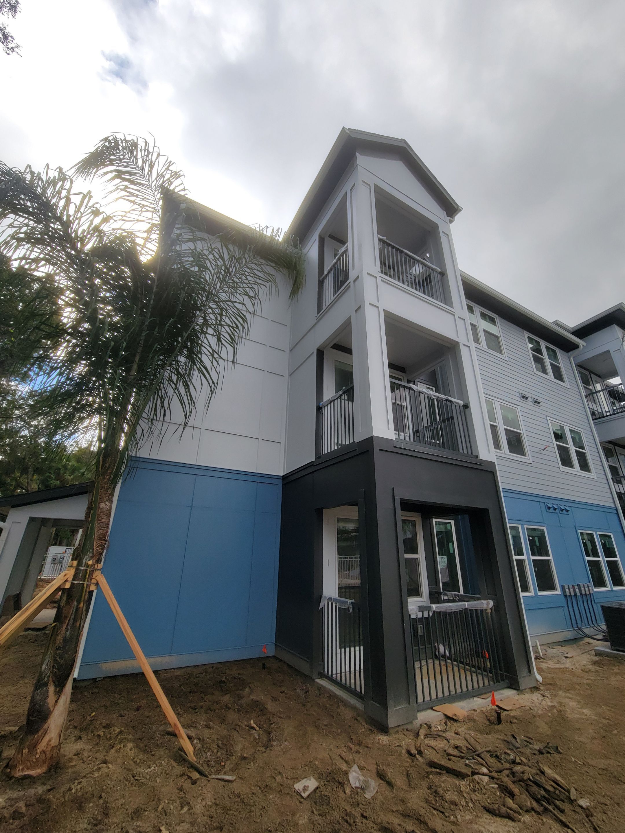 7-Inch Seamless Gutters for Large Roofs in Daytona Beach FL by Gutter Professors