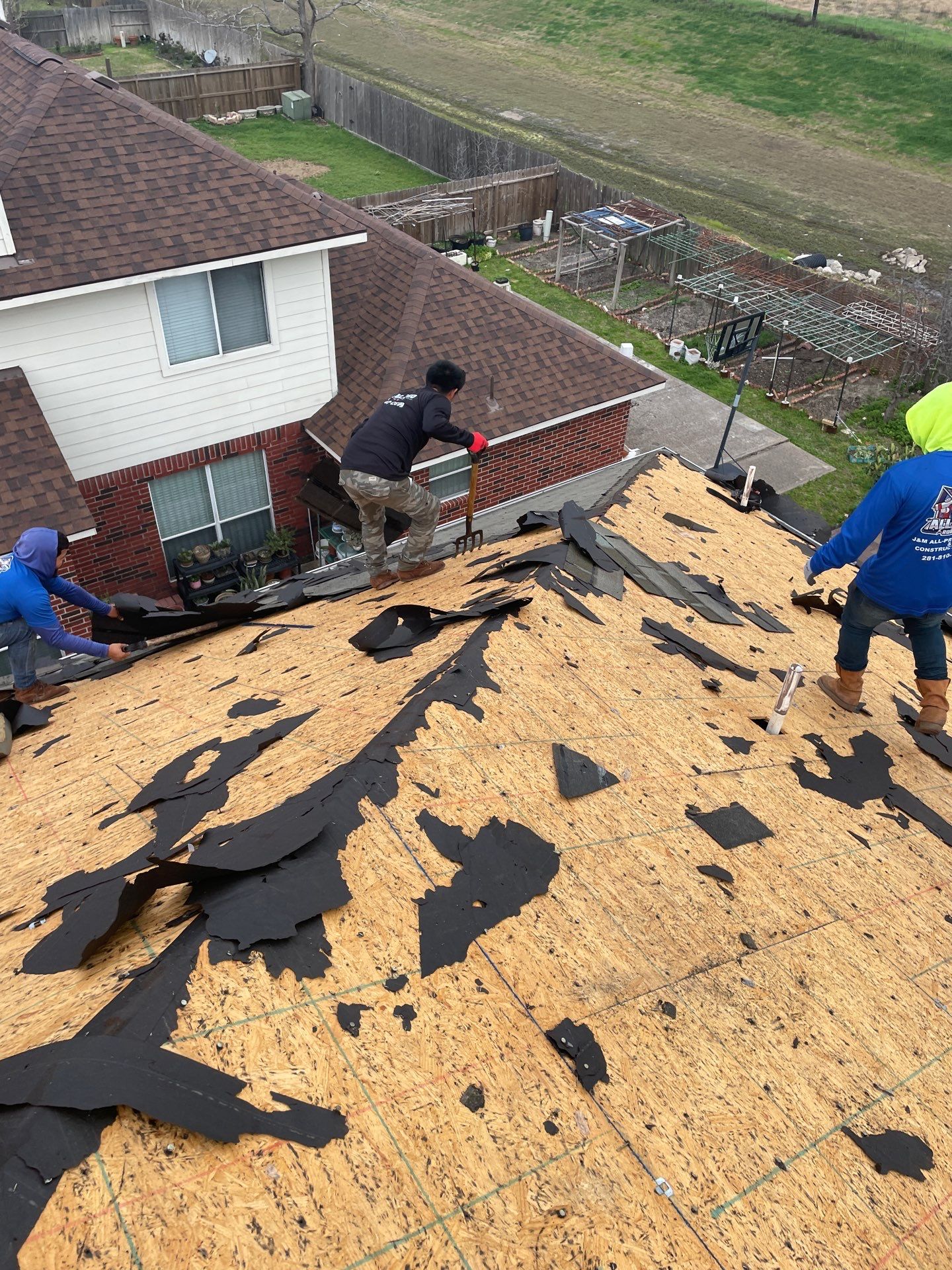 Residential Roofing Installation using Owen's Corning Duration (Lifetime) Shingles by Roof Repair Company