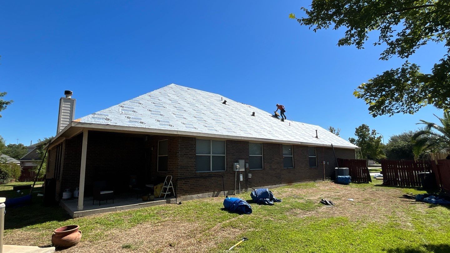 GAF HDZ - Weathered Wood by Elite Roofing LLC