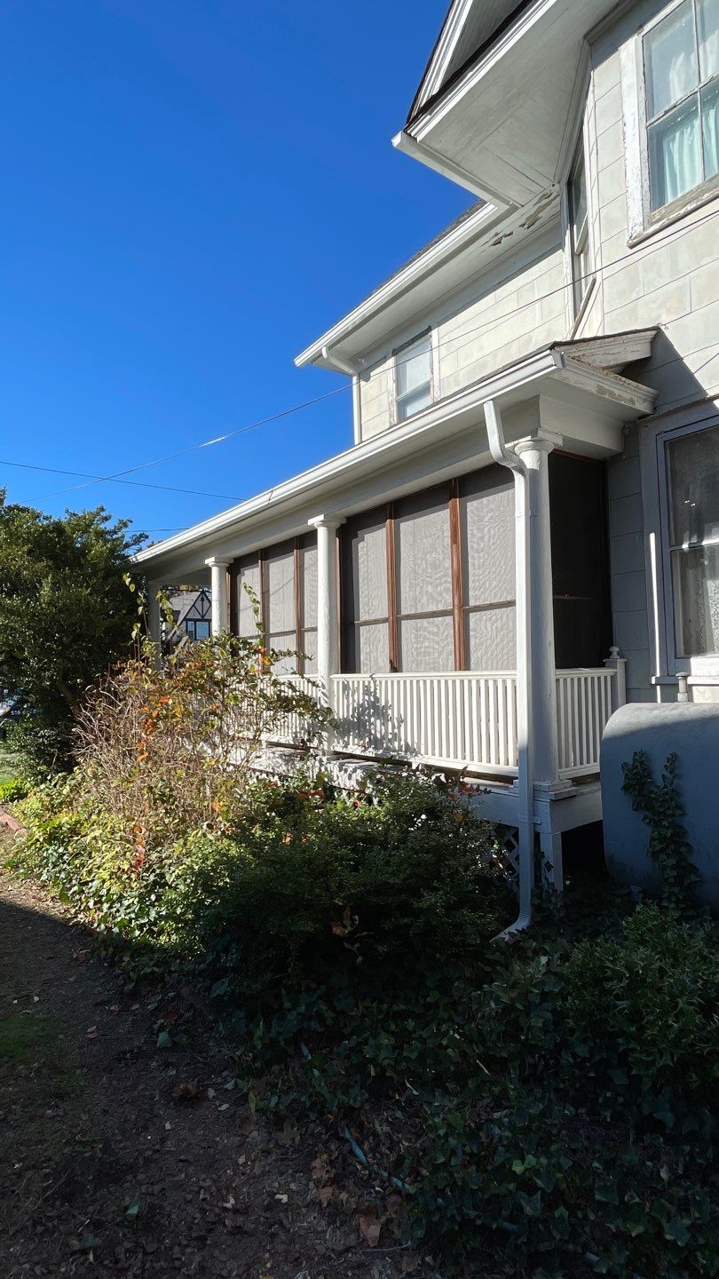 Full House Installation 5" white seamless gutters 2x3 leaders using 5"white K style seamless gutters and 2x3 white leaders by Above All Gutters 