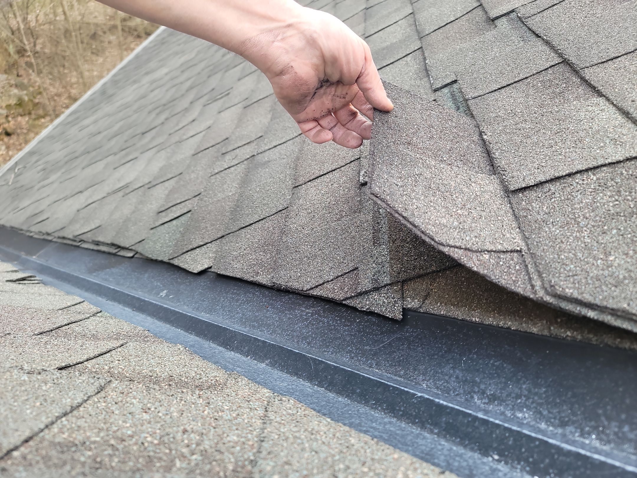 ATLAS PINNACLE HP W/SCOTCHGARD COLOR: WEATHERED WOOD by Eagle Eye Roofing