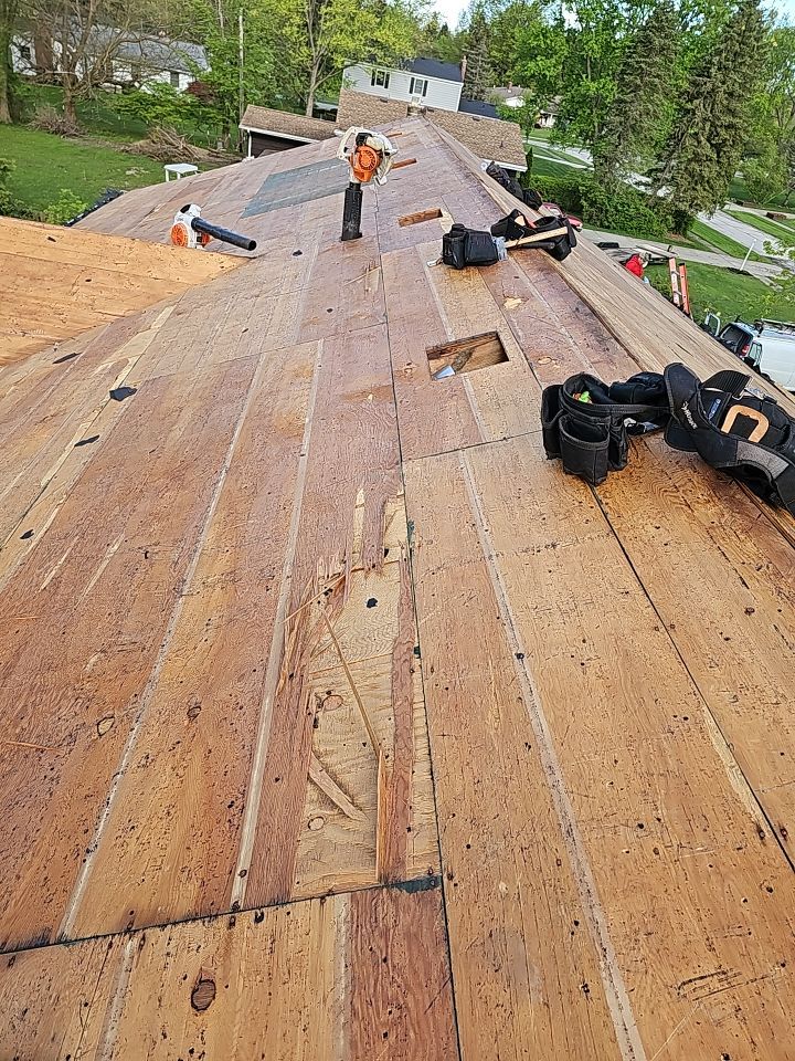 ATLAS PINNACLE COLOR: SUMMER STORM DRIP EDGE: WHITE by Eagle Eye Roofing