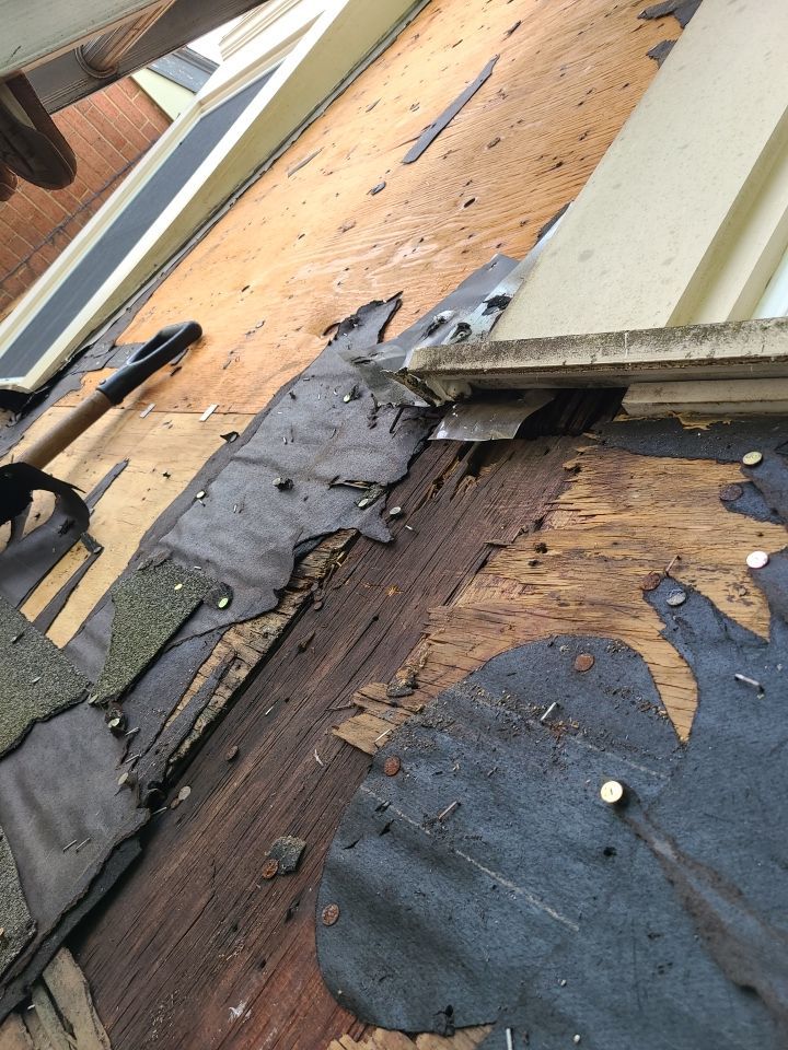 Alexandria - Certainteed Landmark Weathered Wood Shingles by RM Banning, Inc.