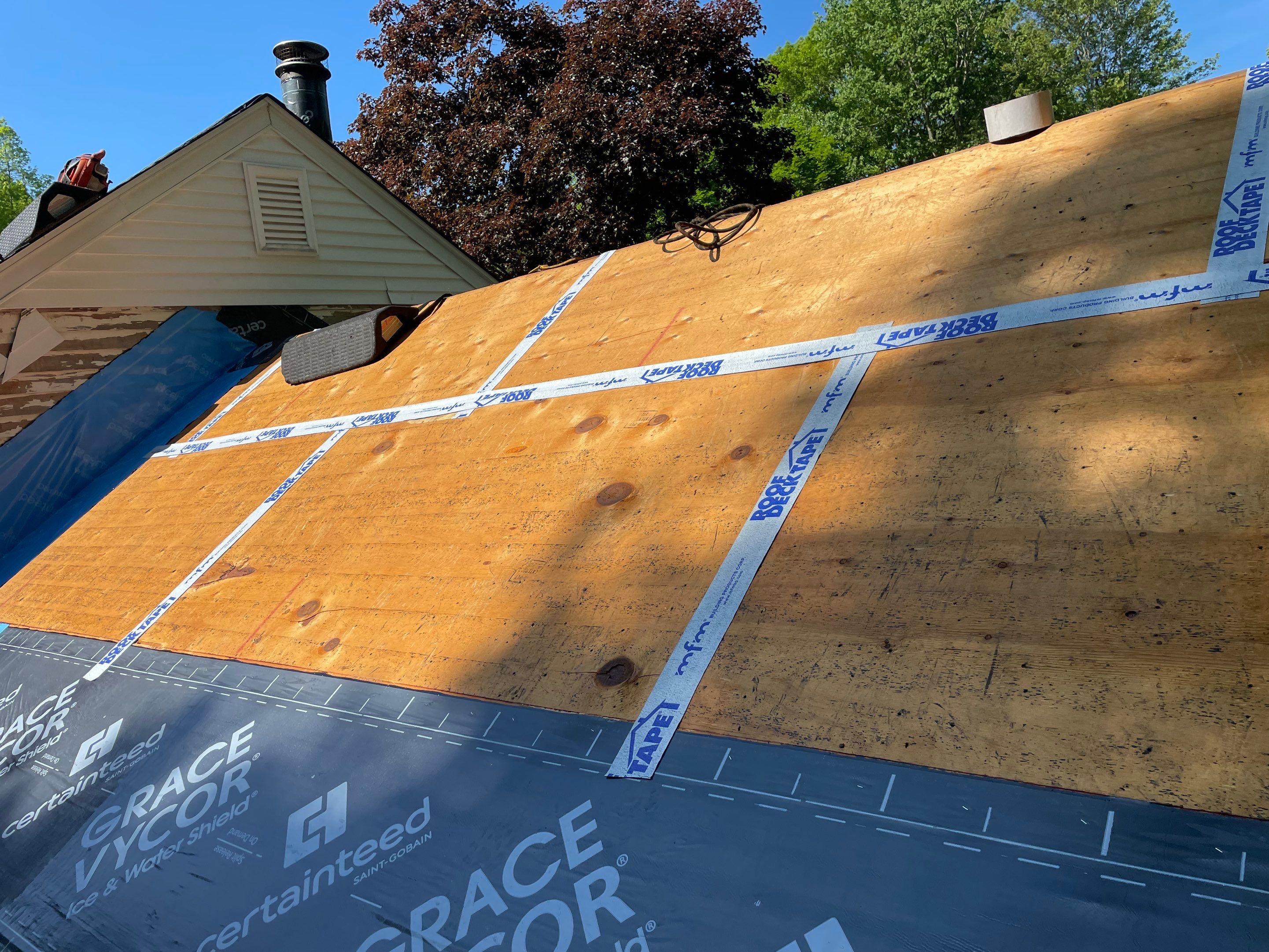 Beautiful new roof by DiGiorgi! by DiGiorgi Roofing and Siding Inc