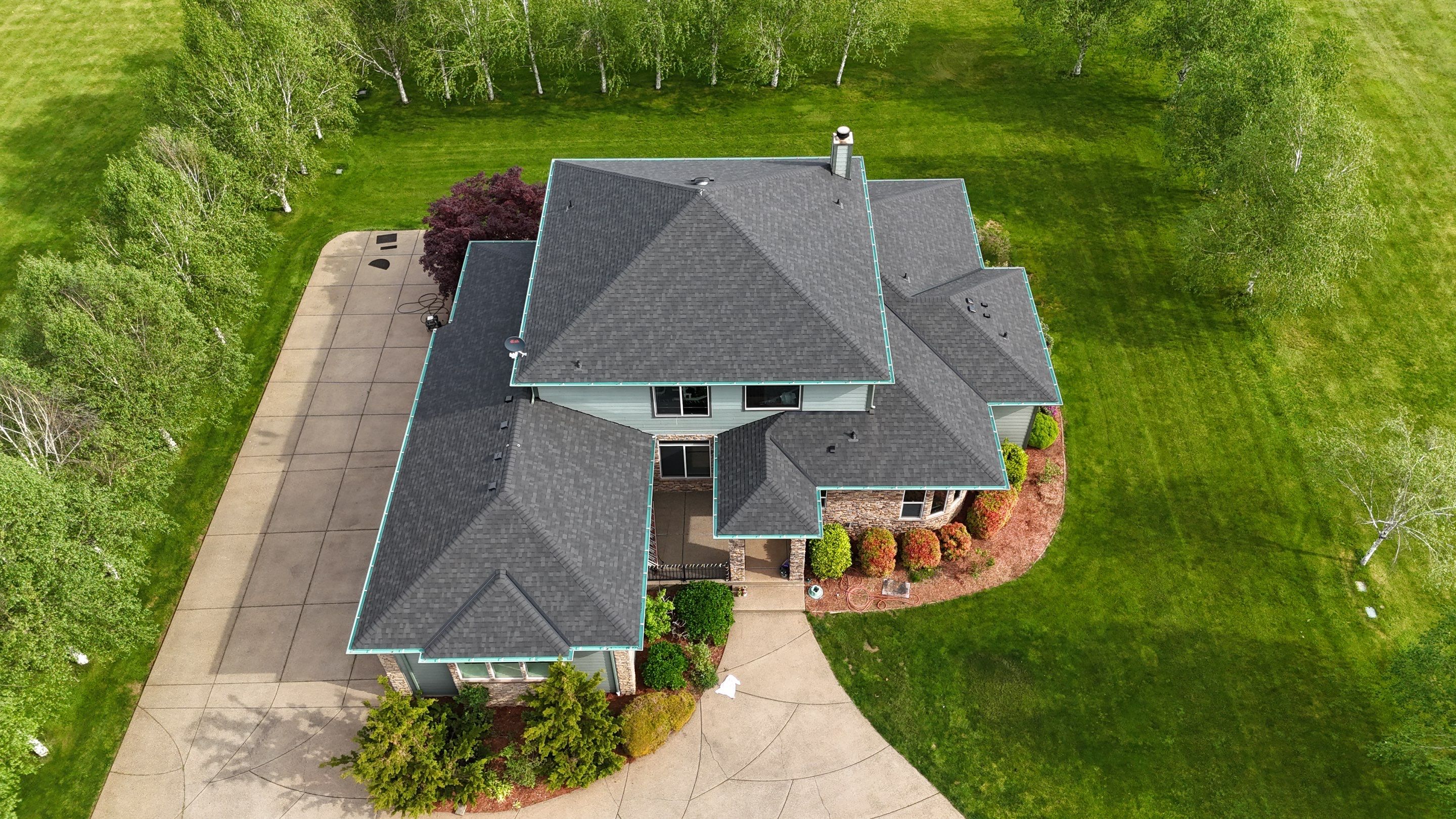 Onyx Black | Roof Replacement in La Center, WA by Valiant Roofing, LLC