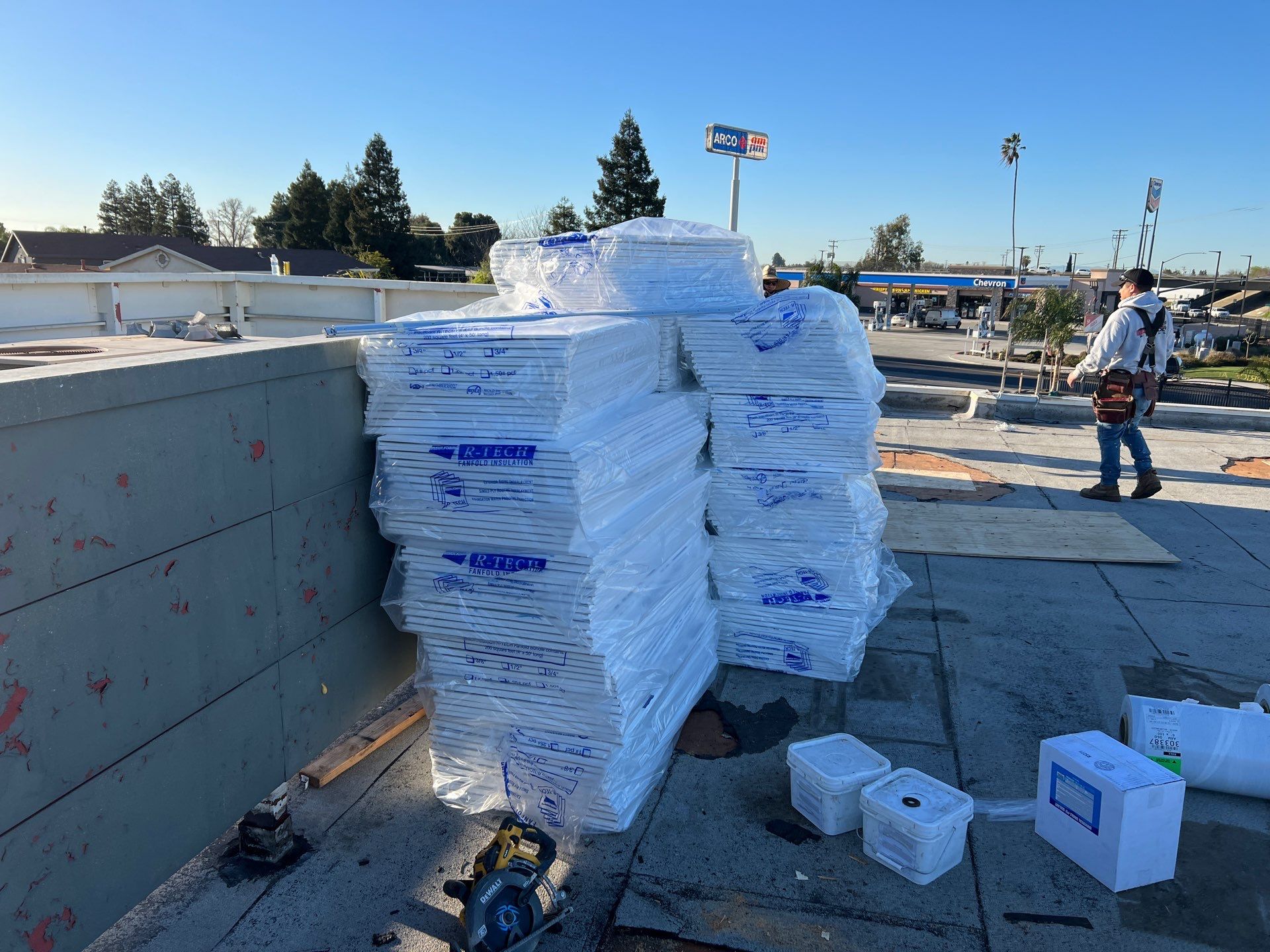 TPO single-ply roofing system using GAF Everguard 60 mil by Straight Edge Roofing Inc