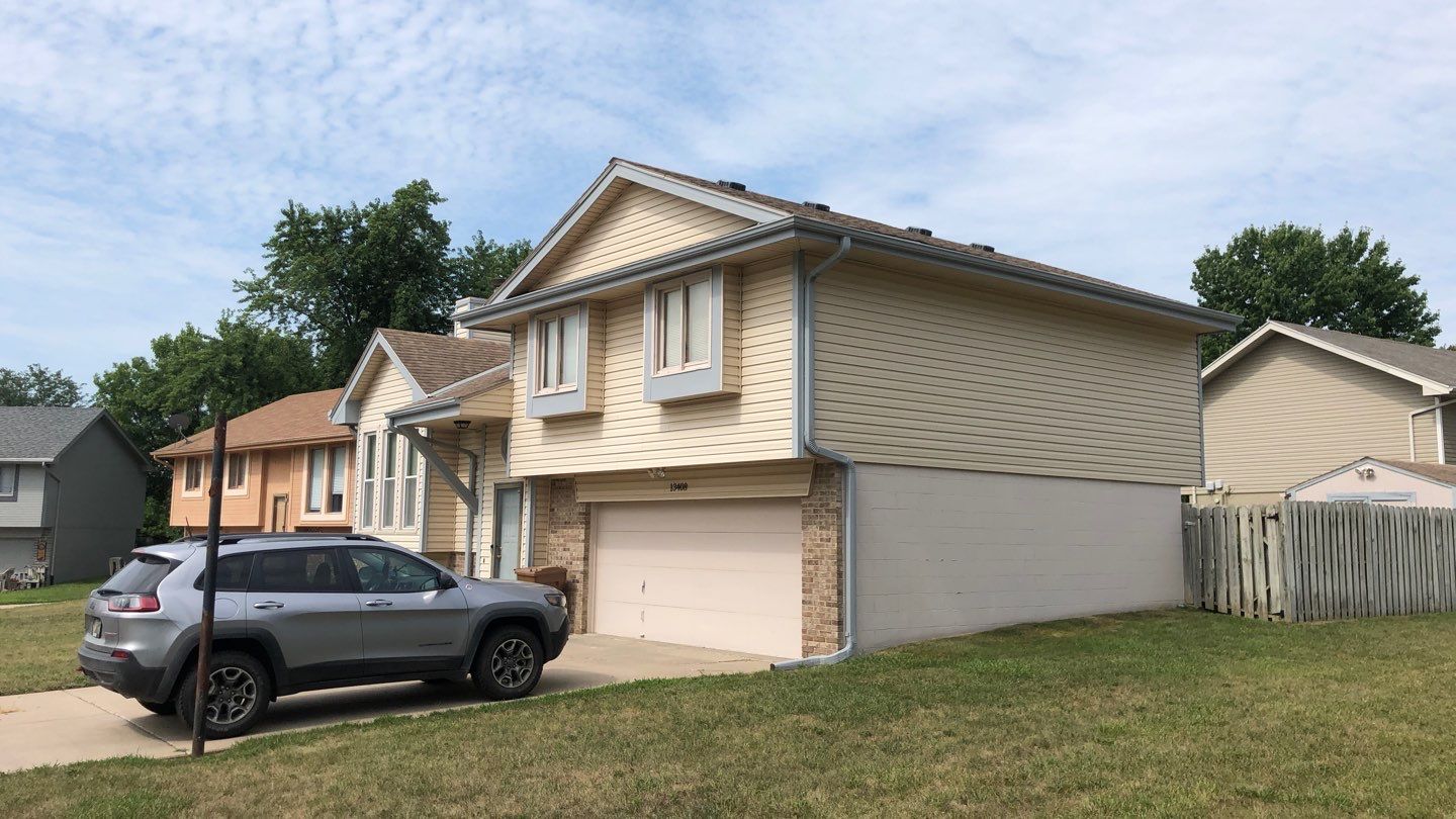Hail Damage Re-roof in Omaha, NE by White Castle Roofing