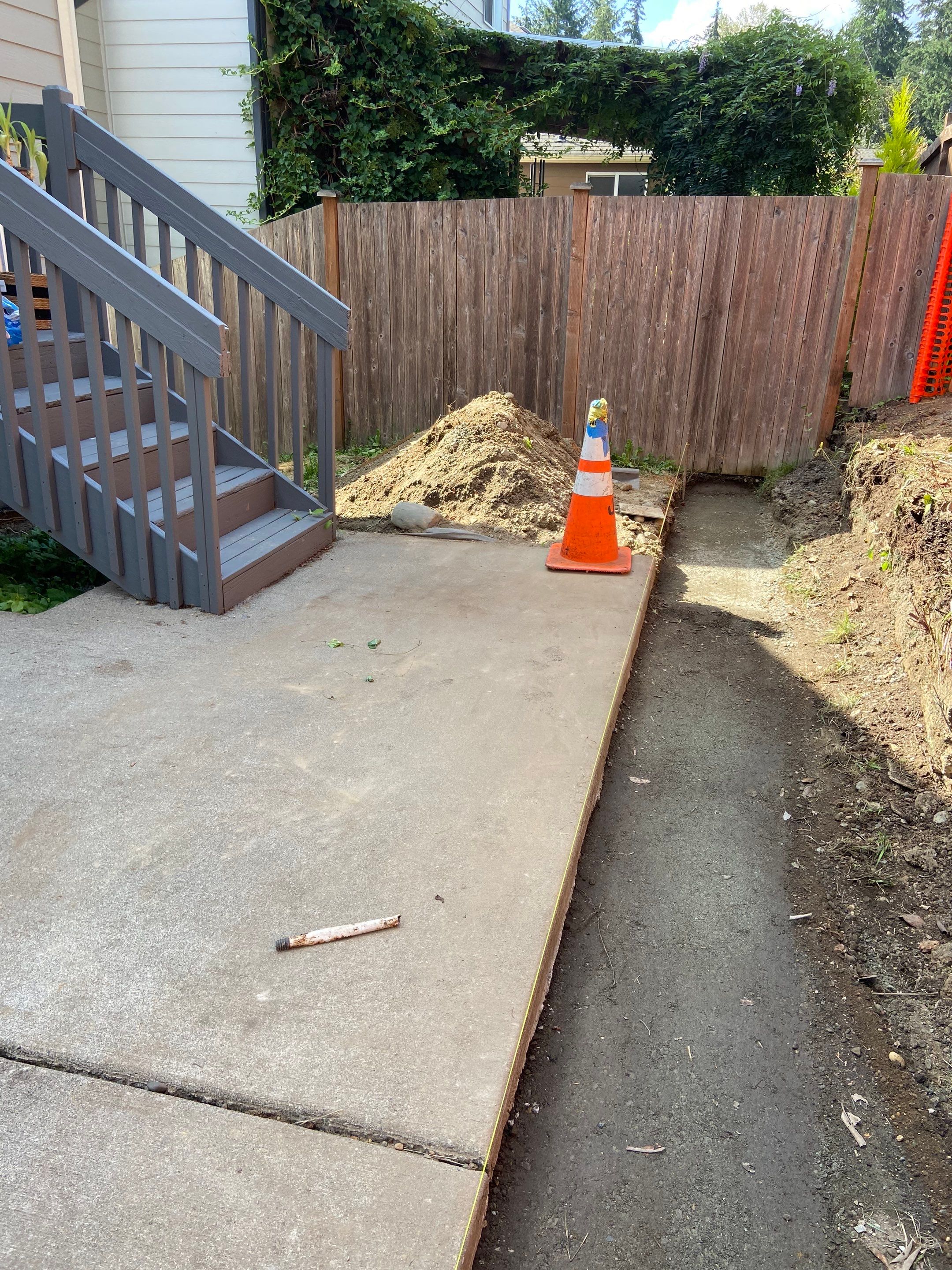 Jireh Outdoor Projects | Retaining Wall & Fence Build by Jireh Asphalt & Concrete Inc 