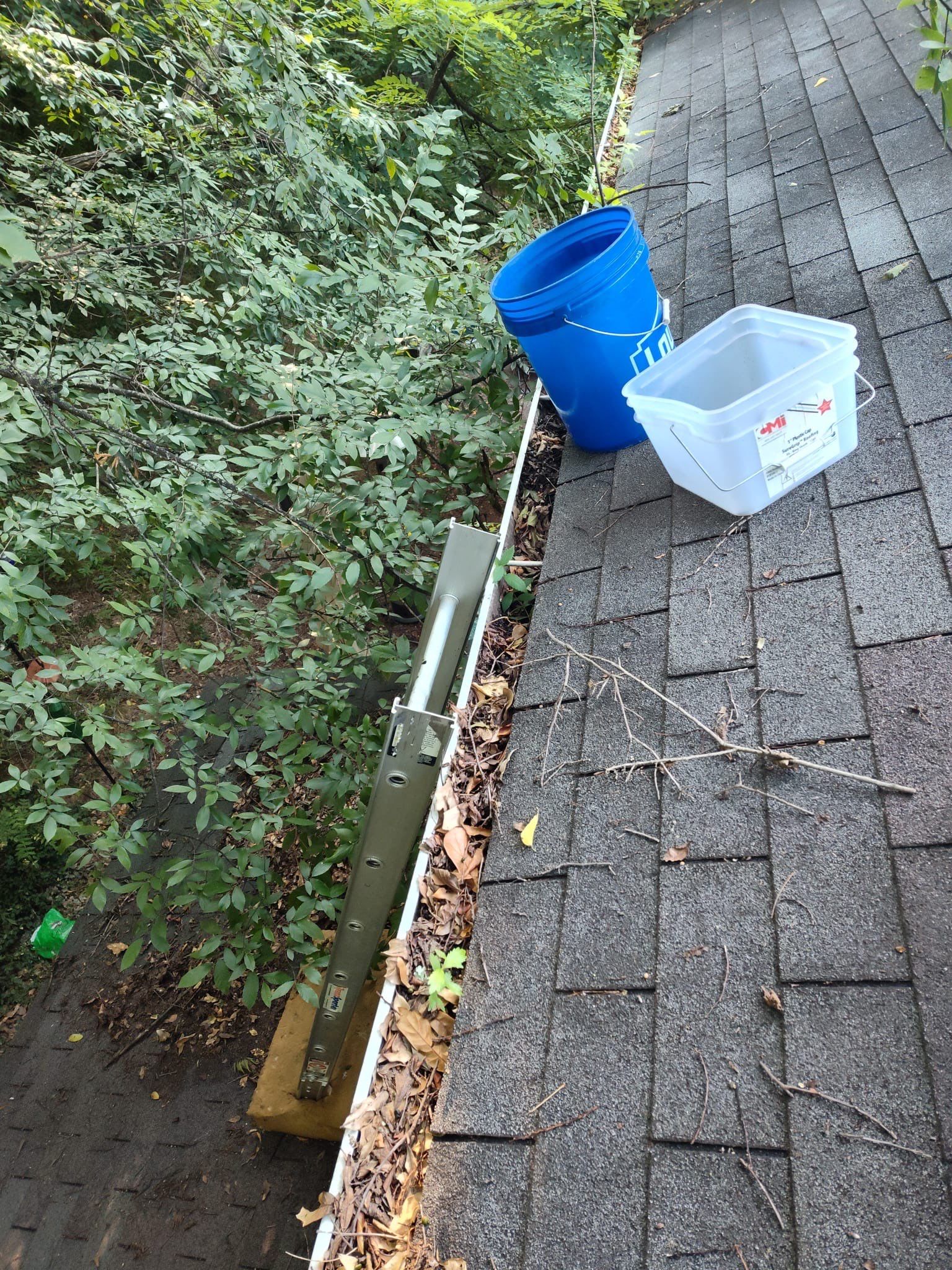 Gutter Cleaning and Gutter Guard Install using Bulldog Metal Gutter Guards by Undersun Roofing 