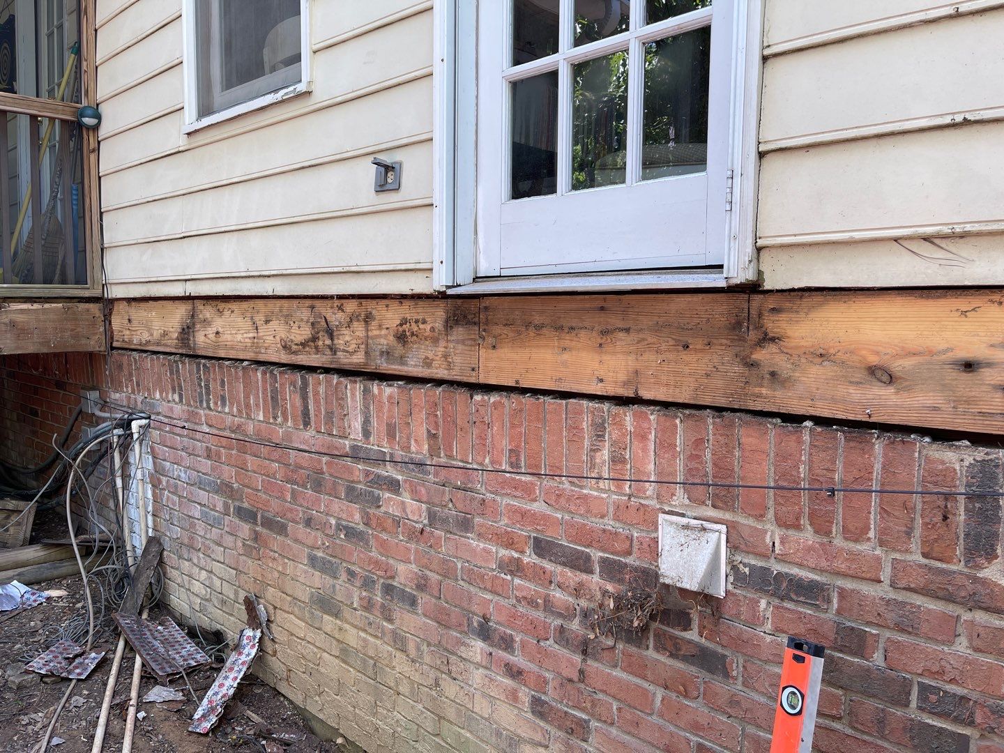 Oak Leaf Circle - Deck Installation  by Pillar and Pine