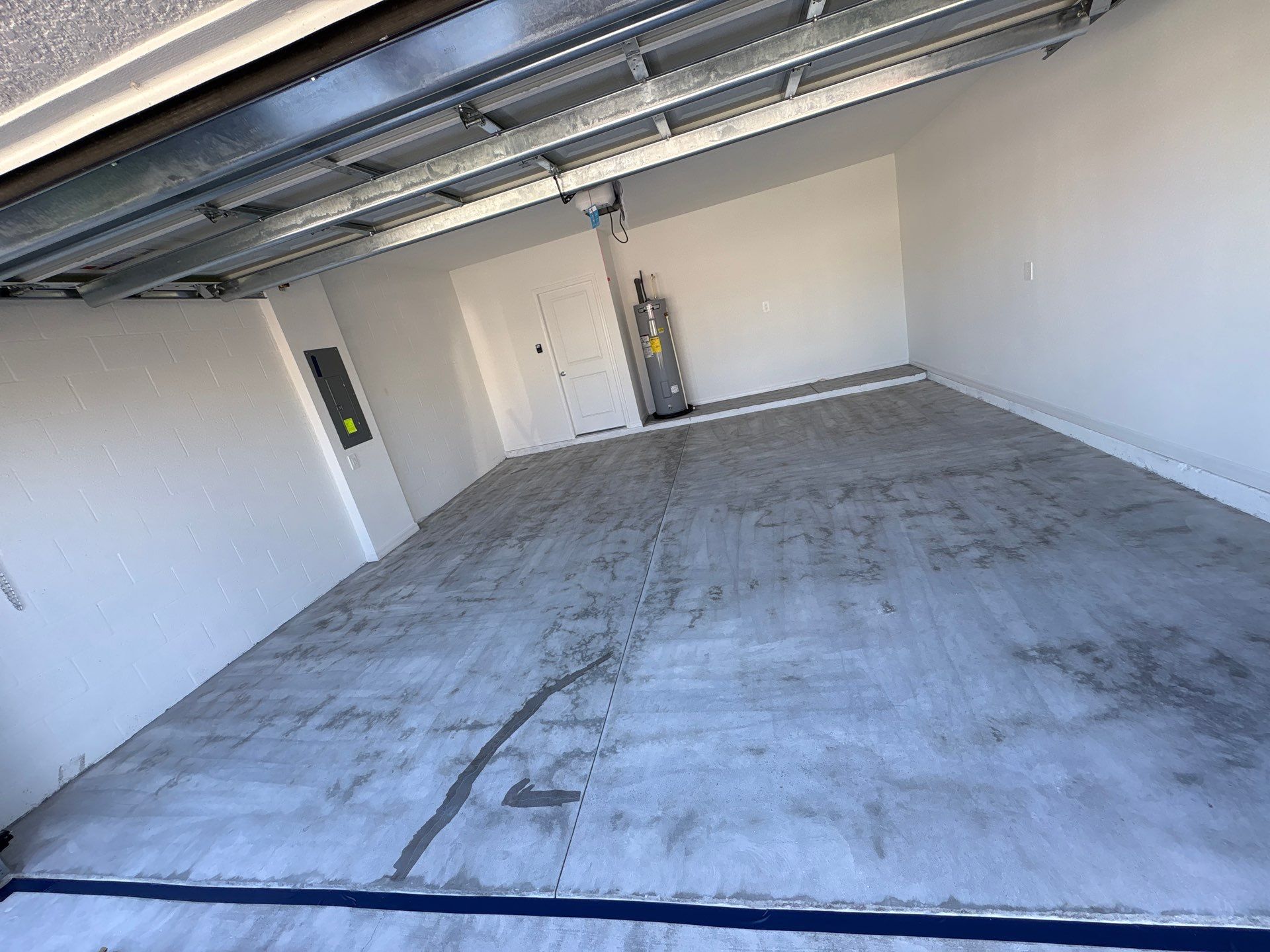 Artisanal Garage Finish: Multi-Toned 'Hybrid' Flake System by Performance Floors & Coating