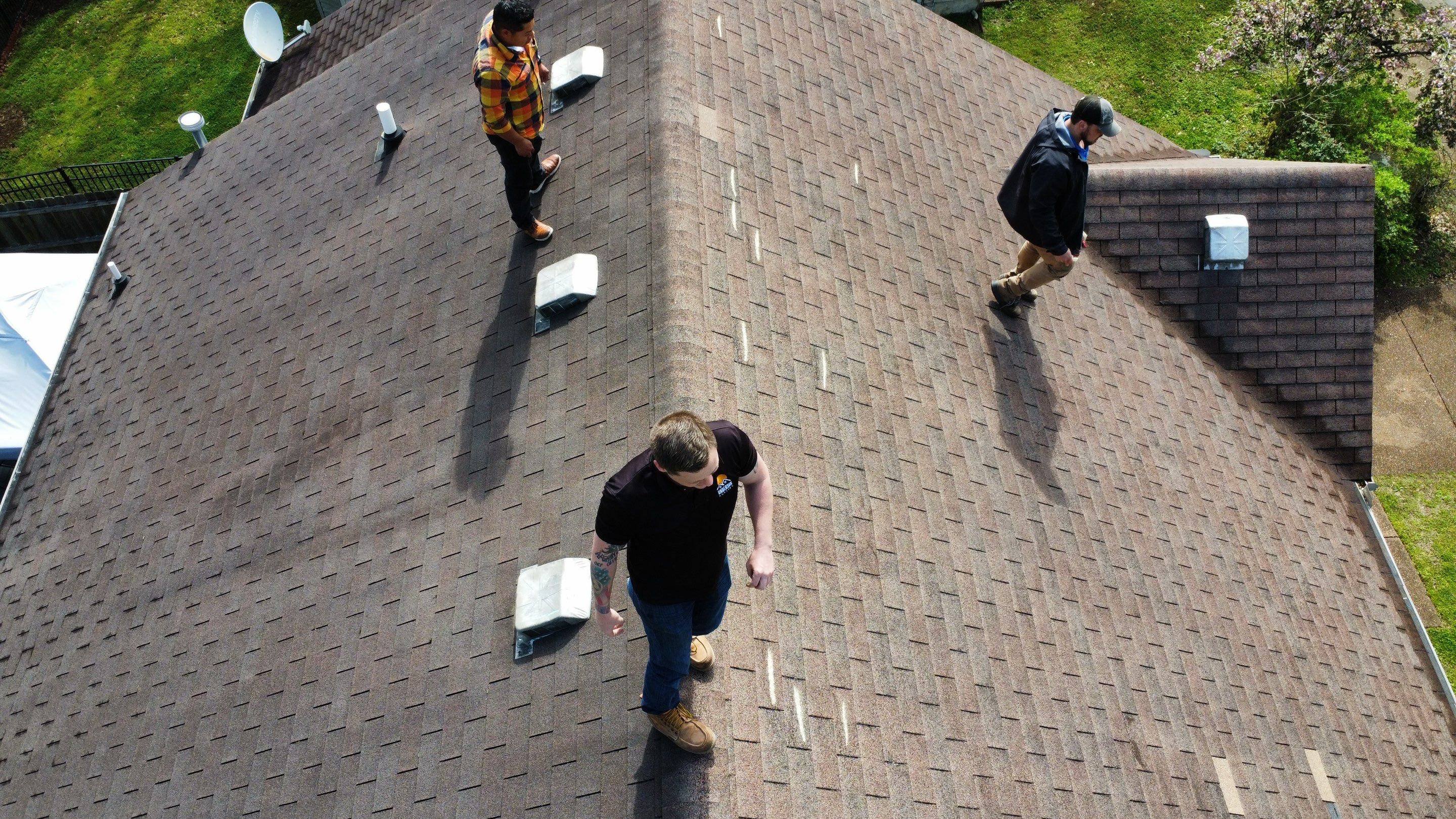 Residential Roofing Installation using Owens Corning Oakridge Roofing System by Undersun Roofing 
