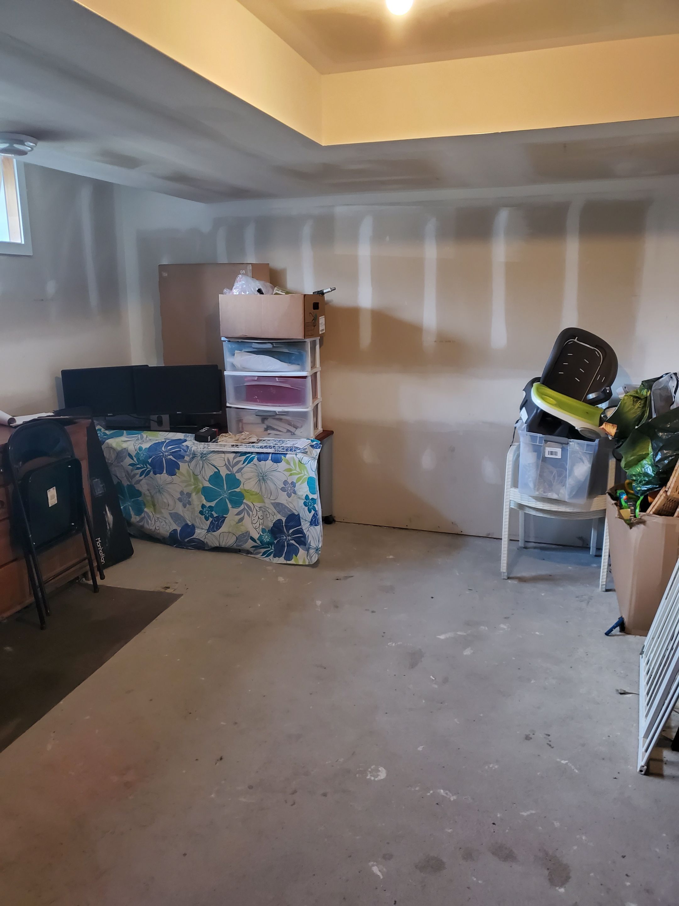 Basement finishing  by Eco-Nature Construction Inc.