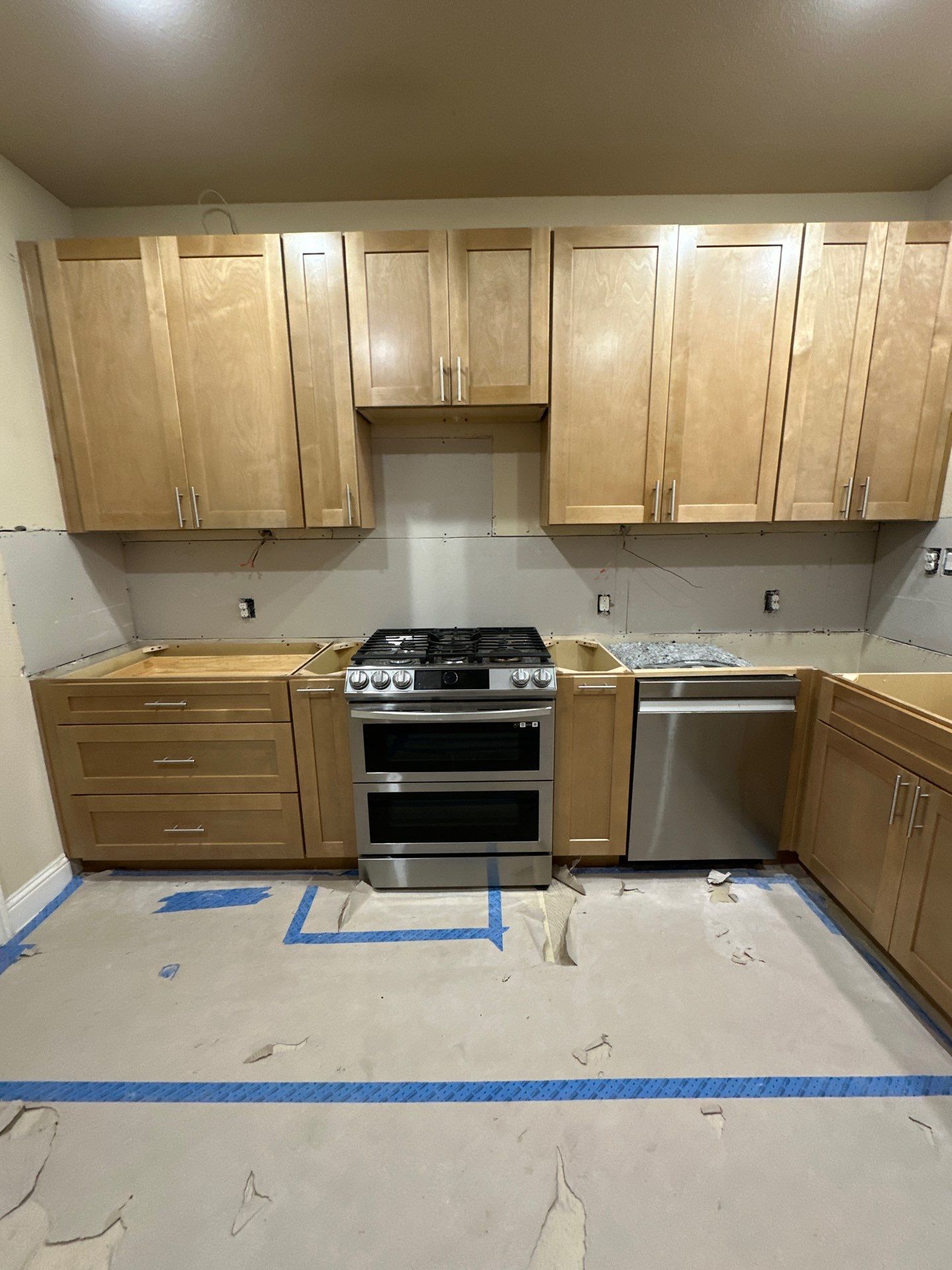 Layout-Loving Kitchen Refresh: Stunning Update in 14 Days Flat by Tibi Soli LLC