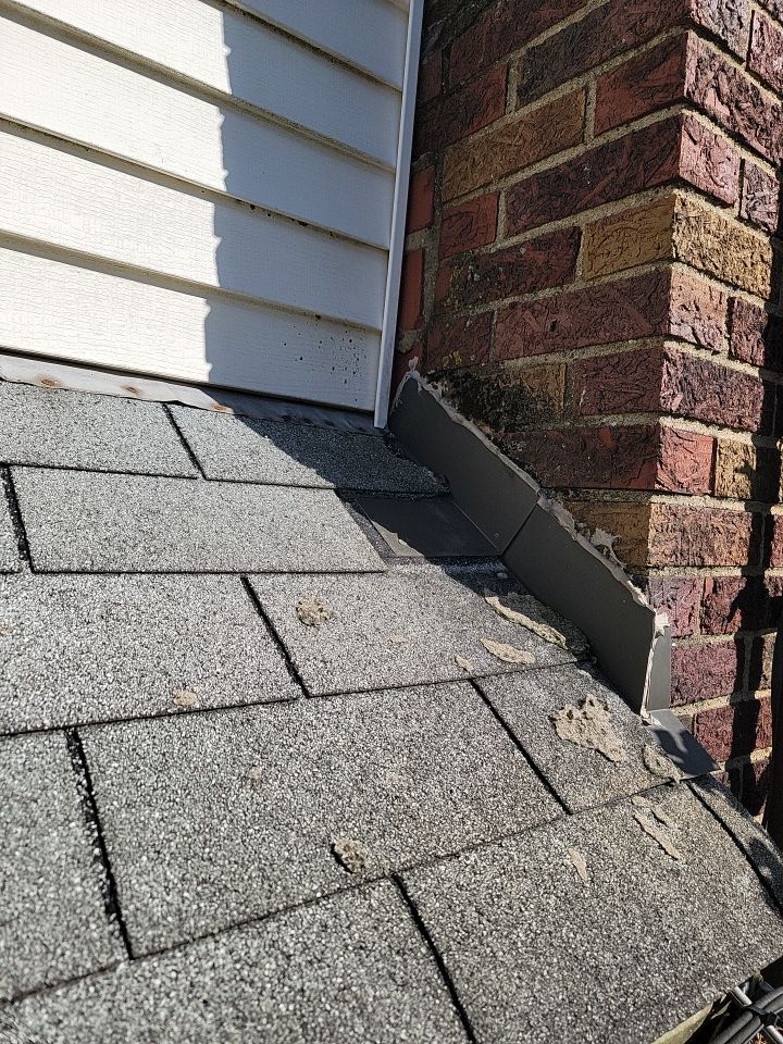 ATLAS PINNACLE COLOR: MAJESTIC SHAKE DRIP EDGE: WHITE by Eagle Eye Roofing