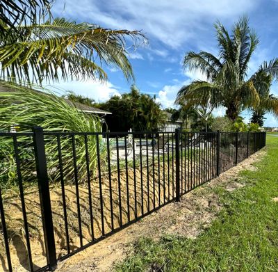 Aluminum Fence Installation using 3 Rail Aluminum Fence