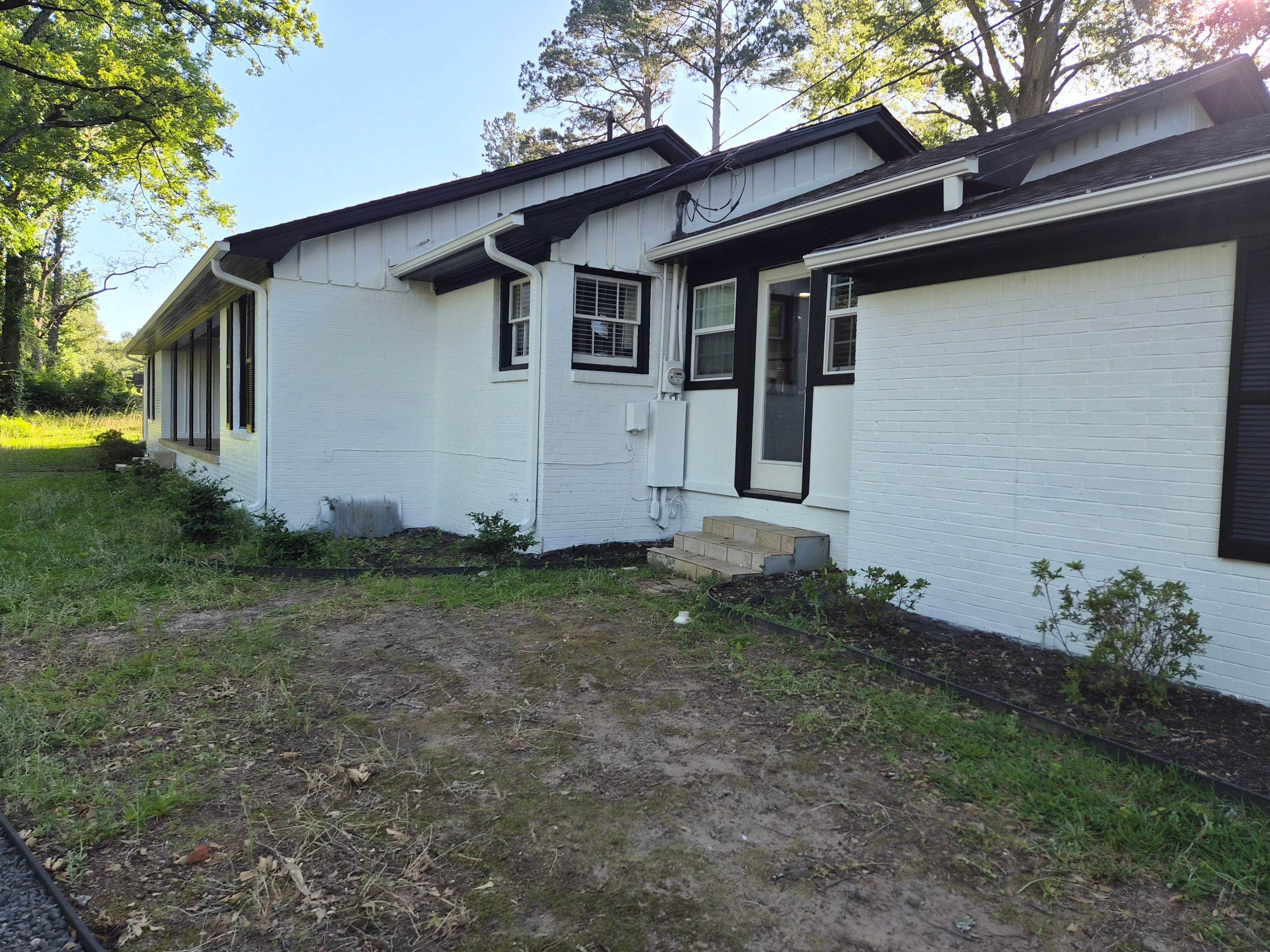 From Gray to Modern White: Exterior Repaint in Tyler, TX by Quality Coats Painting