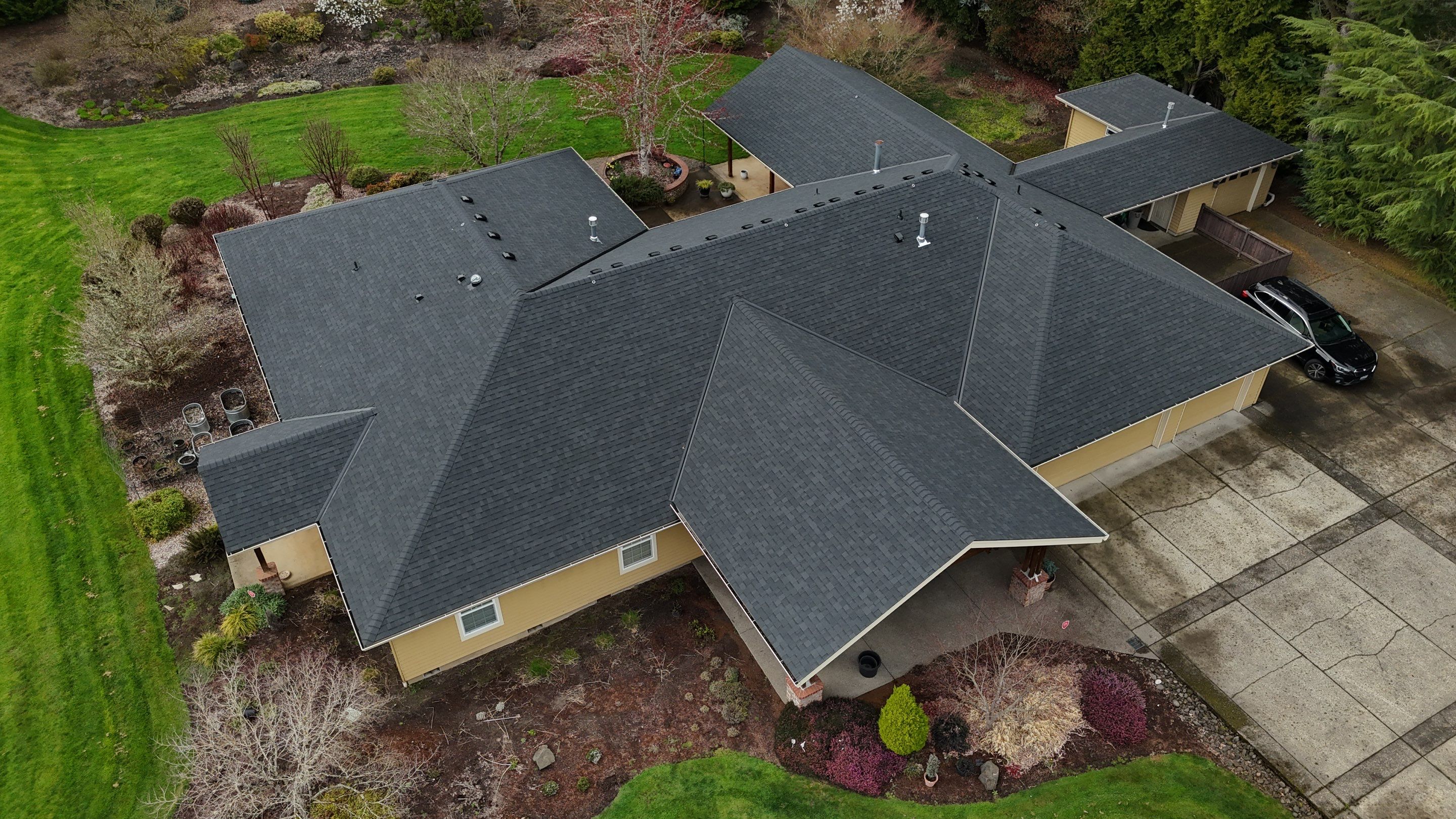 Onyx Black | Roof Replacement in Vancouver, WA 98685 by Valiant Roofing, LLC