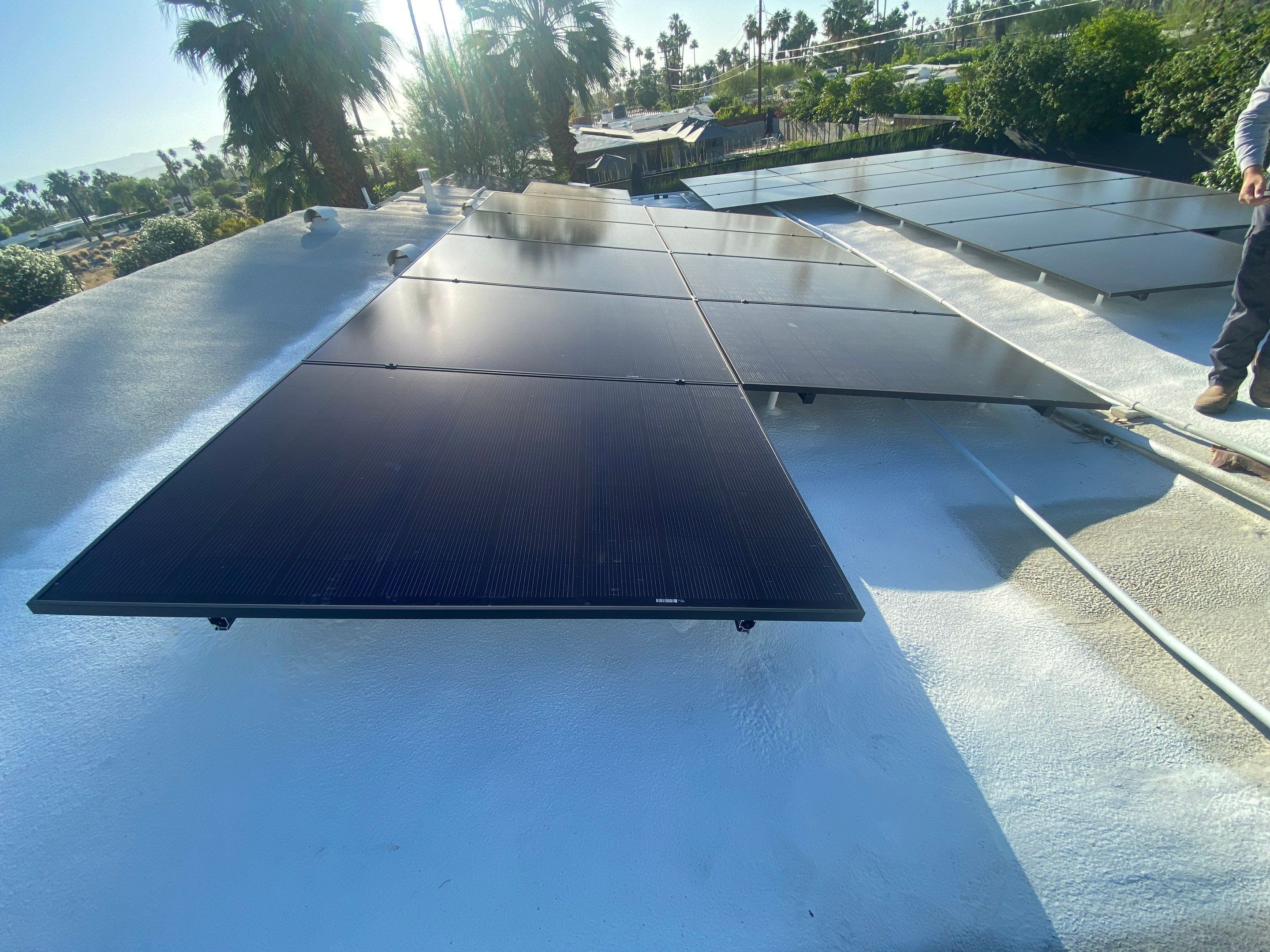 Palm Springs: Mid-Century Home by Goat Solar Inc. 