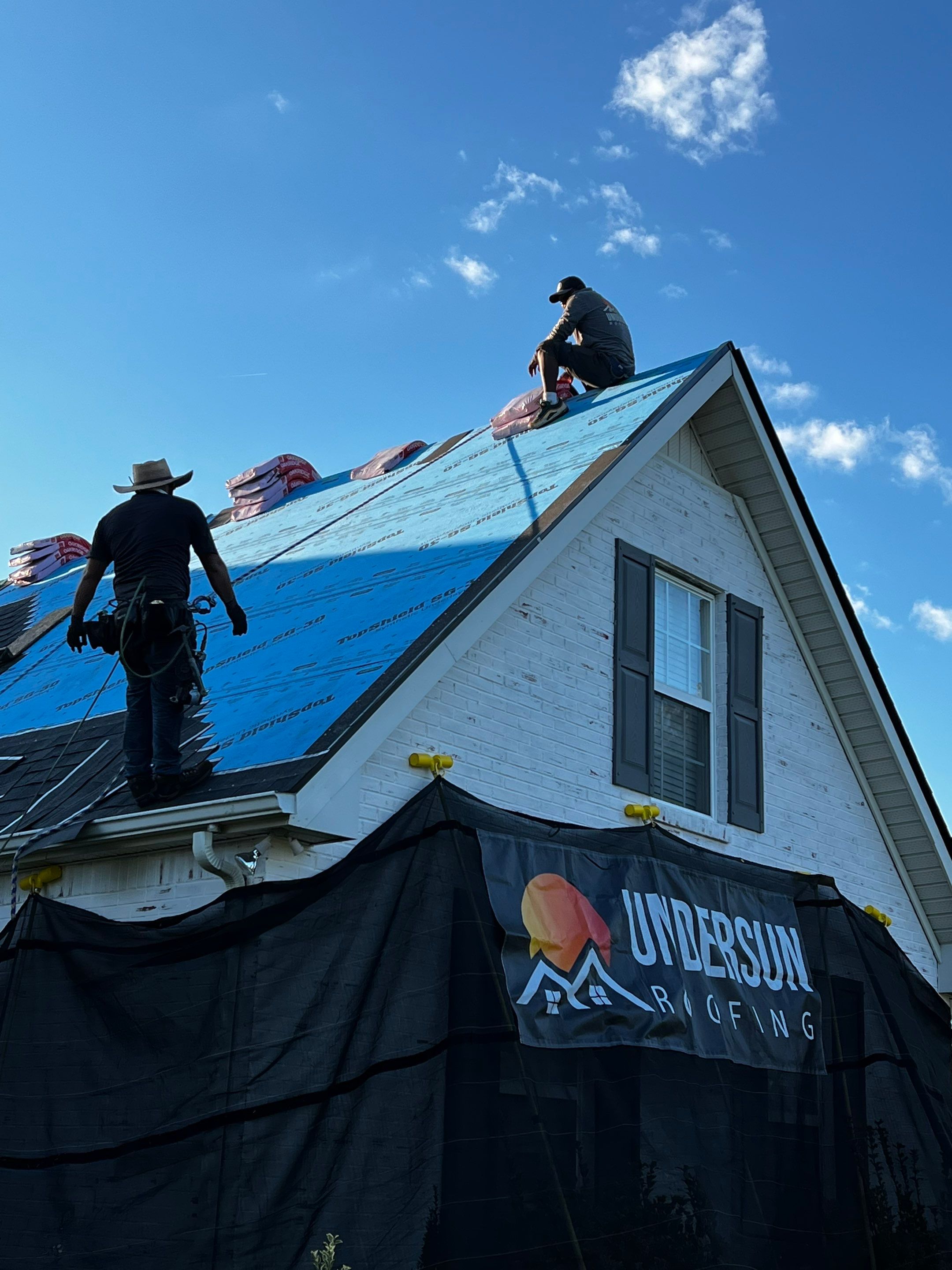 Residential Roofing Installation using Owens Corning Oakridge Roofing System by Undersun Roofing 