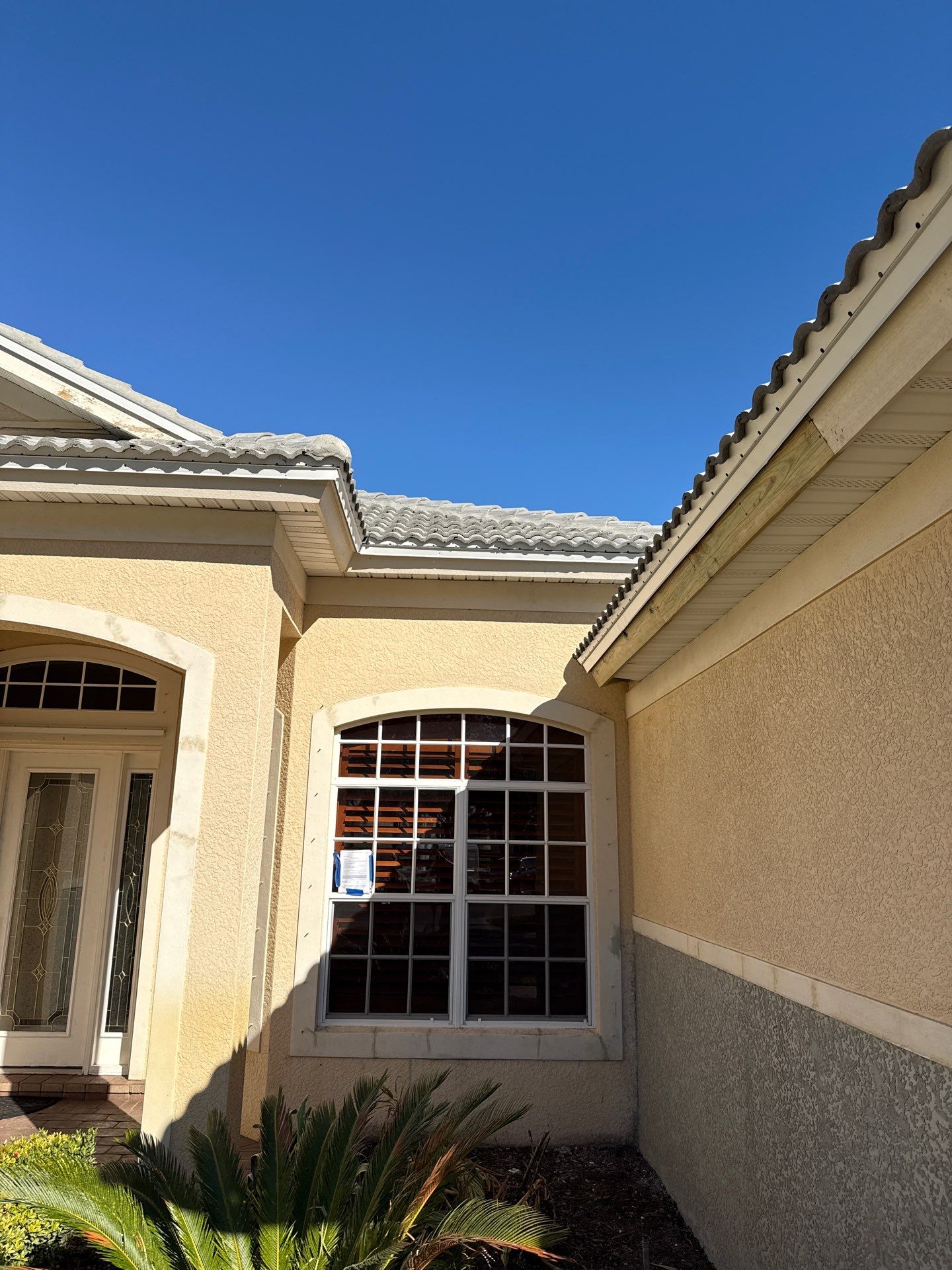 6-inch K-style Seamless Gutters and Splash Guard in Grey Color in Naples FL by Gutter Professors