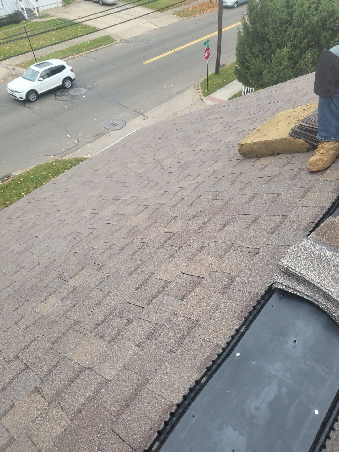 ATLAS PINNACLE COLOR: HEATHERBLEND DRIPE EDGE: WHITE by Eagle Eye Roofing