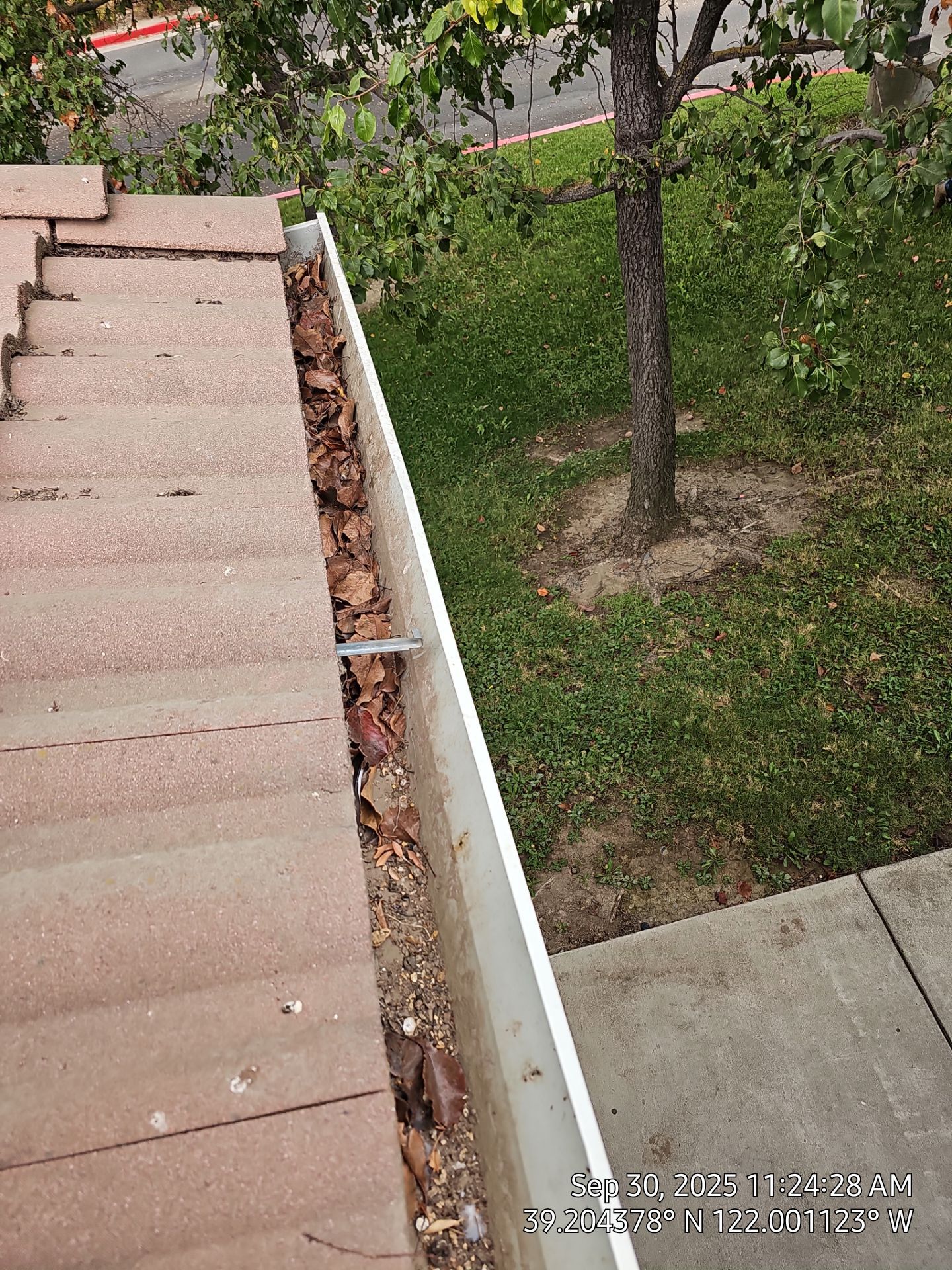 HOA gutter cleaning before
