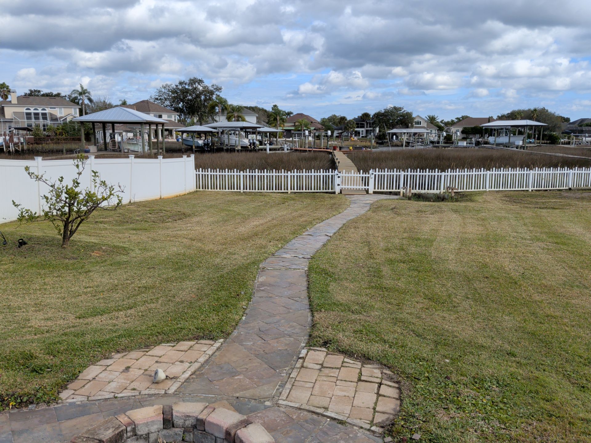 Flower Bed & Property Cleanup San Pablo area — Jacksonville Beaches, FL by Harmoni Home Services