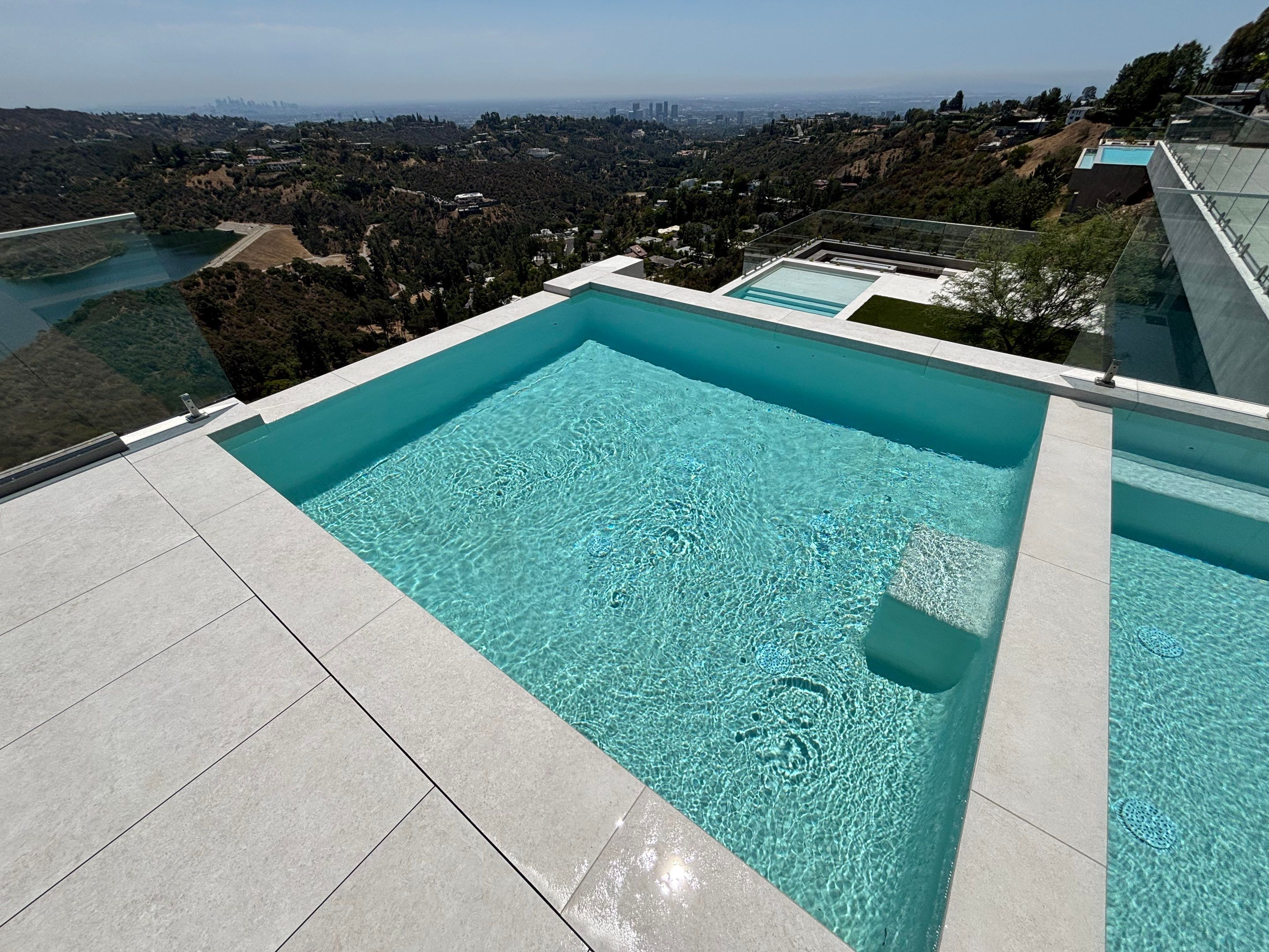 Rolling Suds of Hollywood-West Beverly Hills featured photo.